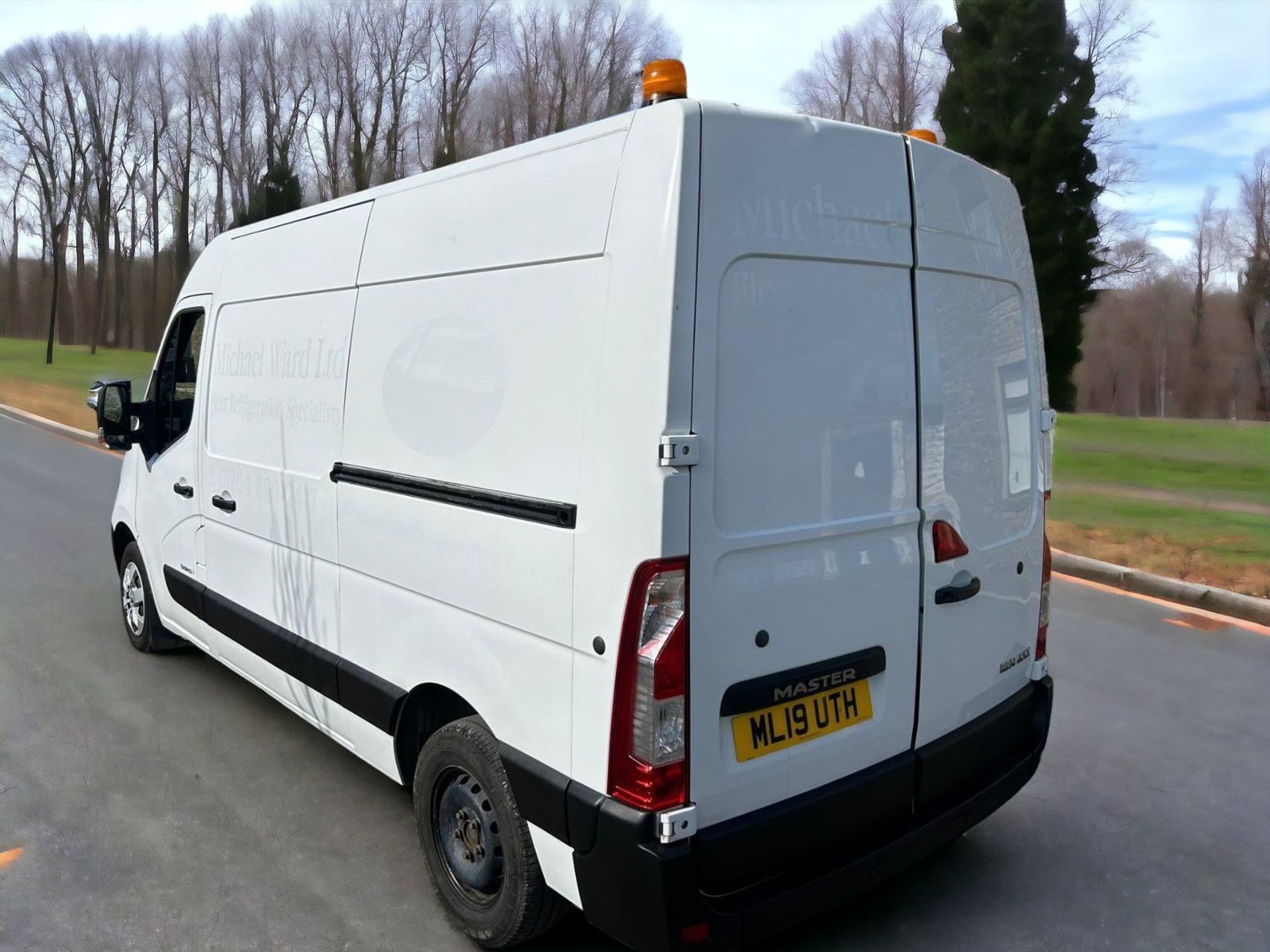 2019-19 REG RENAULT MASTER DCI MWB35 L2H2 -HPI CLEAR - READY FOR WORK! - Image 4 of 14