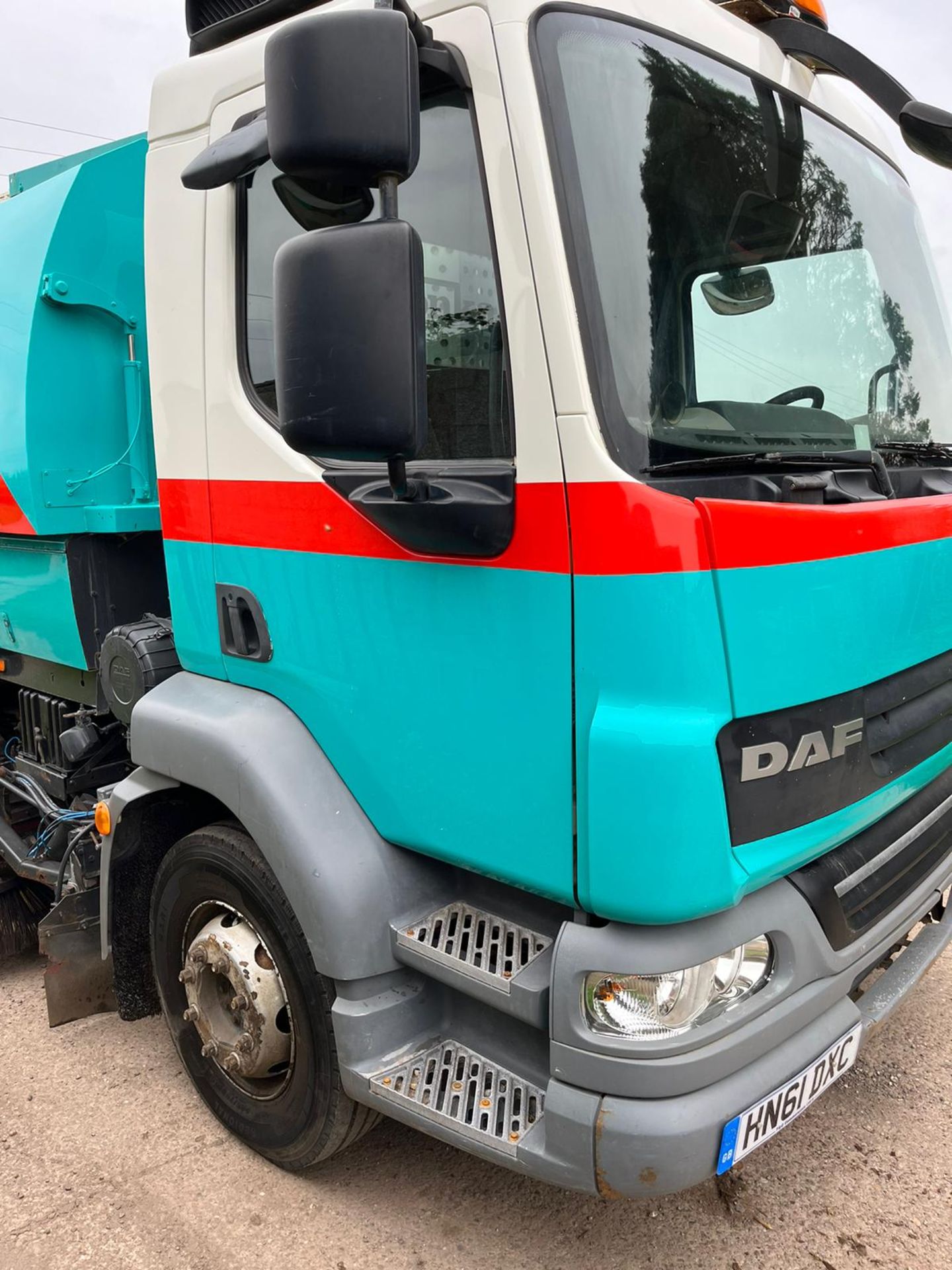 DAF 2011/61JOHNSON 220 BHP ROAD SWEEPER - Image 10 of 22