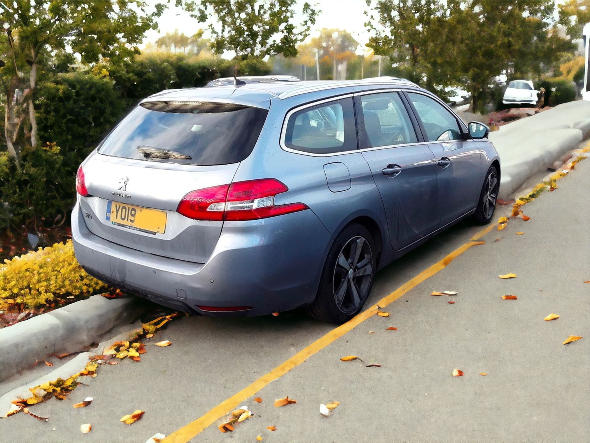 PEUGEOT 308 ESTATE ALLURE HDI 130 **SPARES OR REPAIRS** - Image 5 of 13