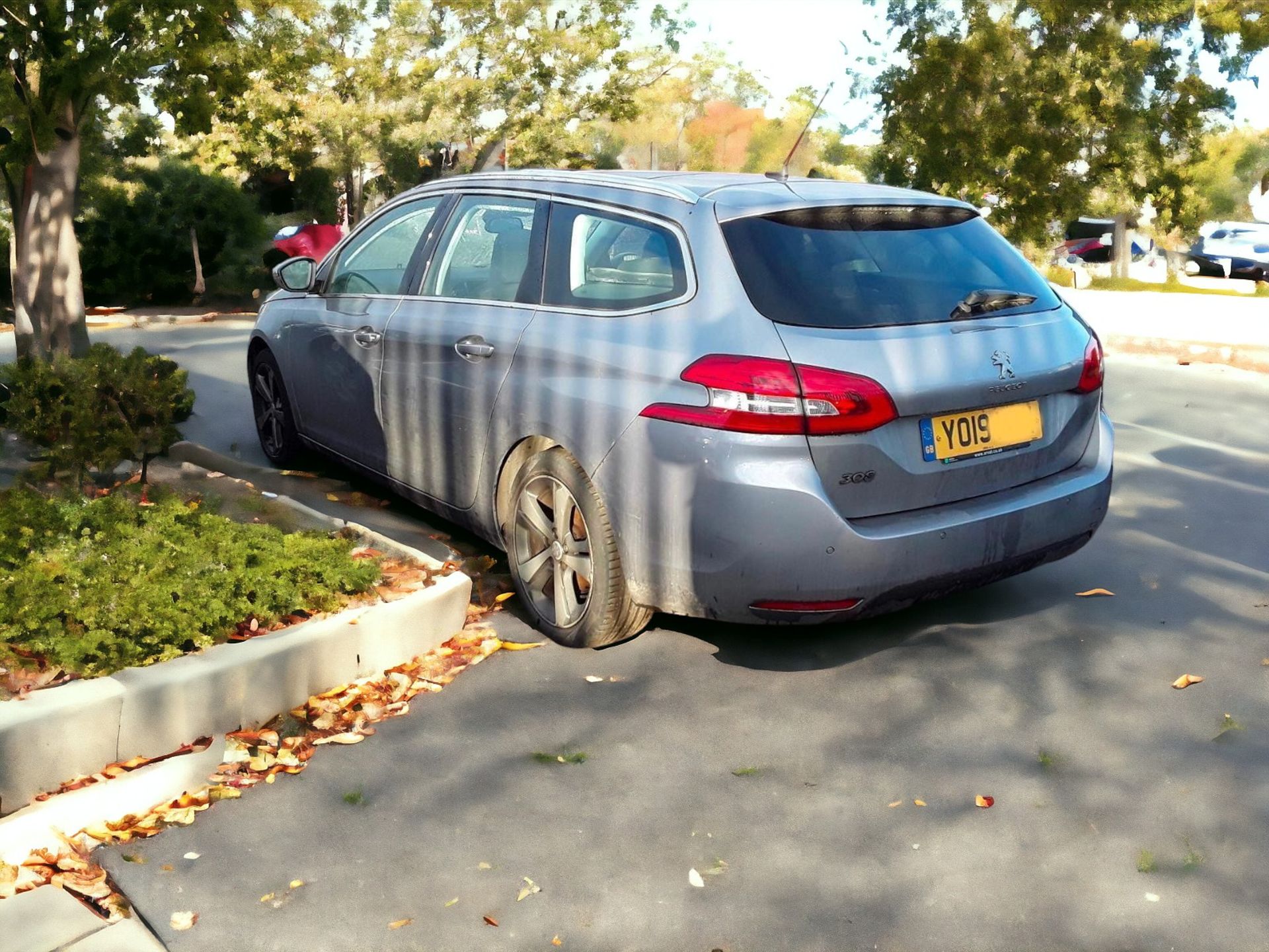 PEUGEOT 308 ESTATE ALLURE HDI 130 **SPARES OR REPAIRS** - Image 6 of 13