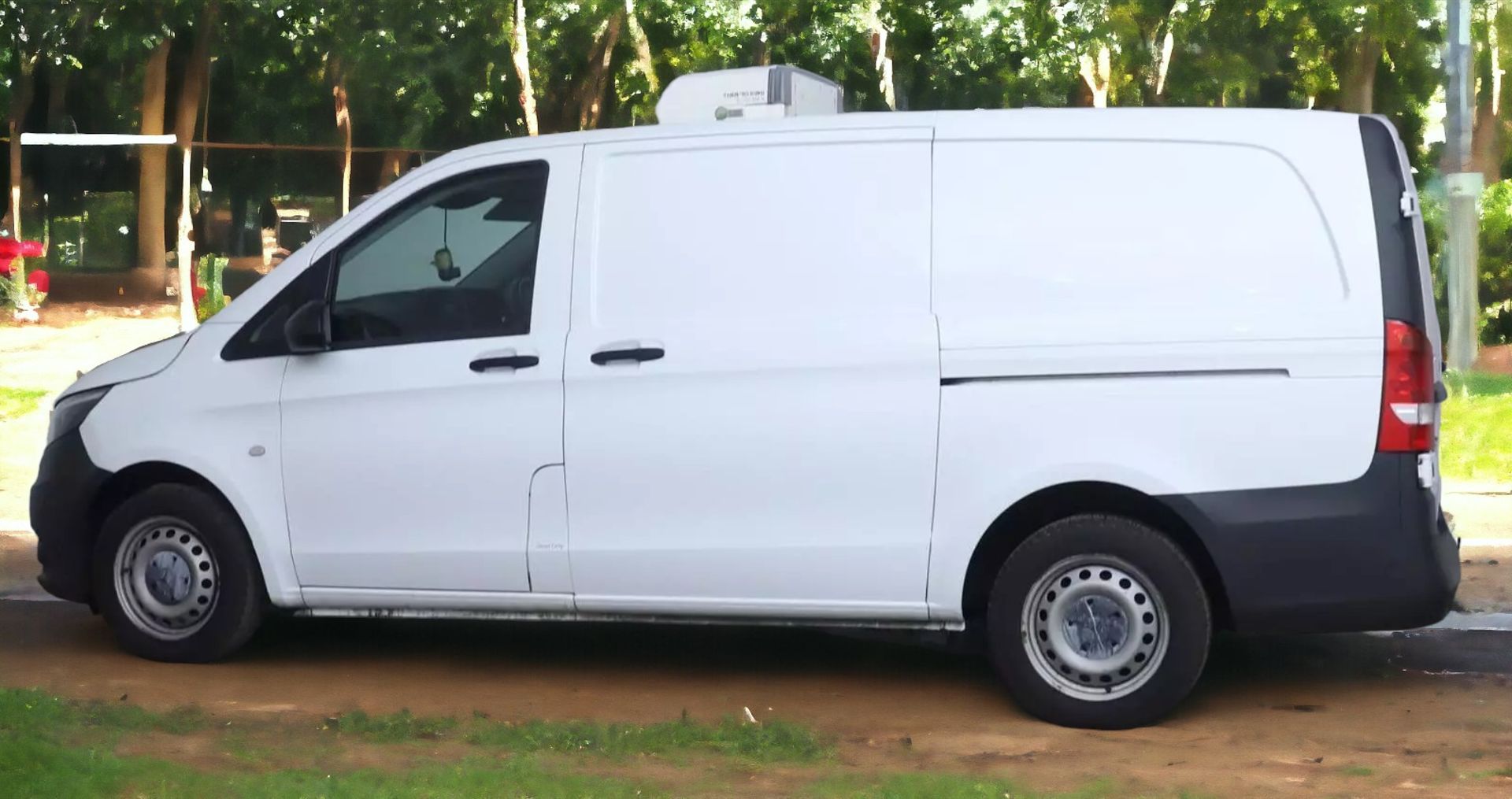 MERCEDES-BENZ VITO 110 CDI LWB FRIDGE VAN: KEEP YOUR CARGO FRESH AND COOL - Image 2 of 12