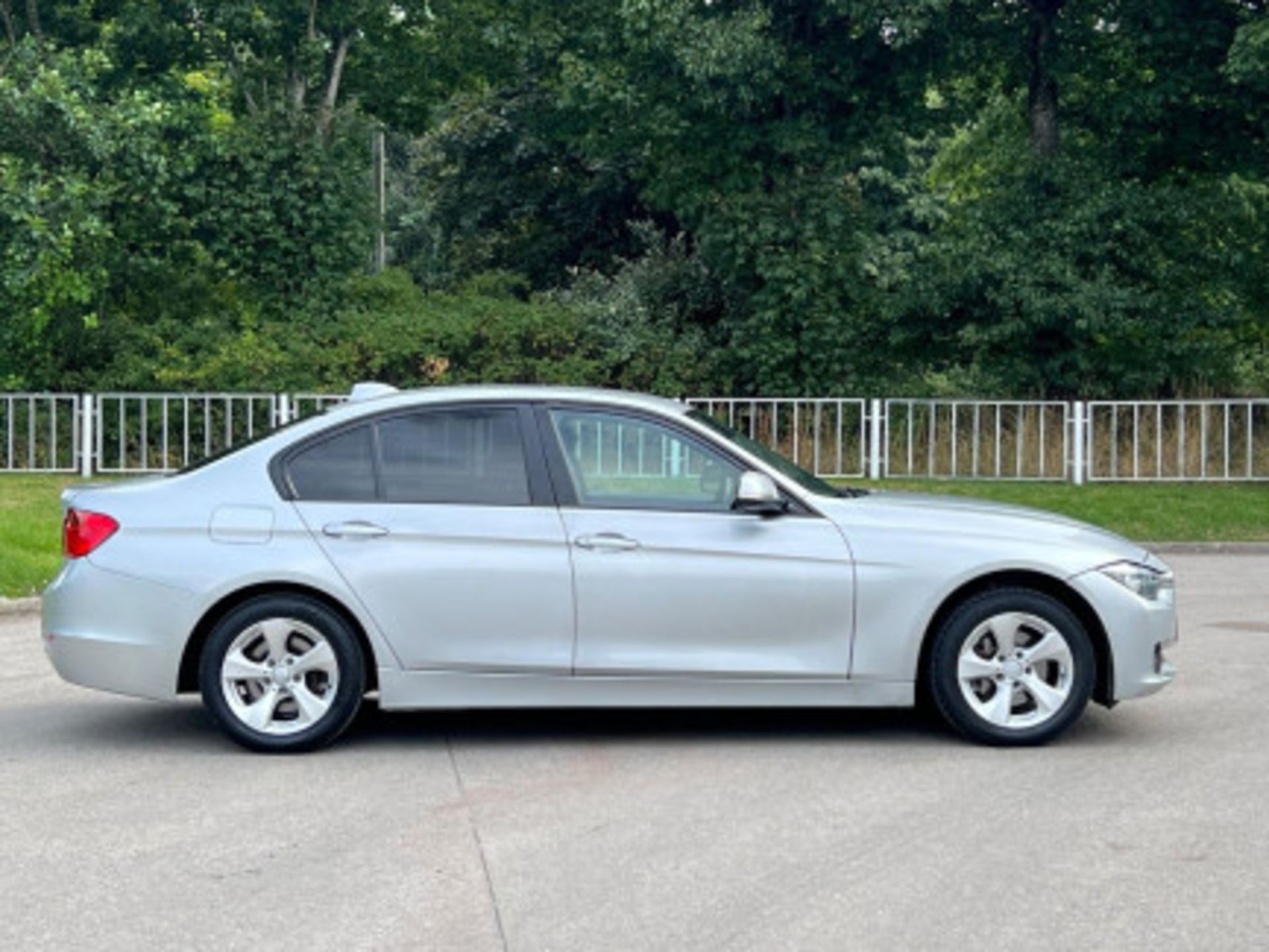 BMW 3 SERIES 2.0 DIESEL ED START STOP - A WELL-MAINTAINED GEM >>--NO VAT ON HAMMER--<< - Bild 125 aus 229