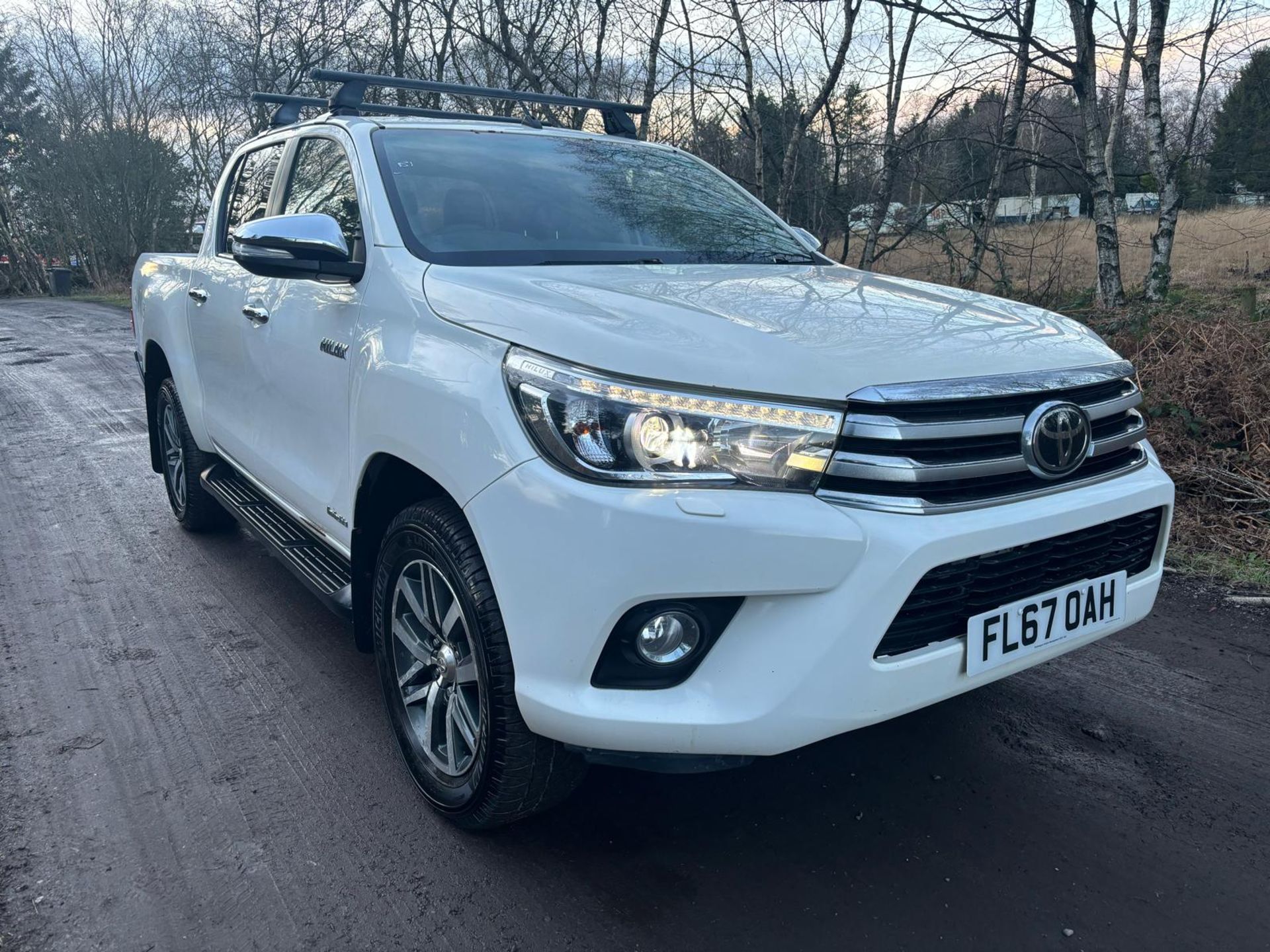 2018 TOYOTA HILUX INVINCIBLE DOUBLE CAB PICKUP TRUCK - Image 2 of 10