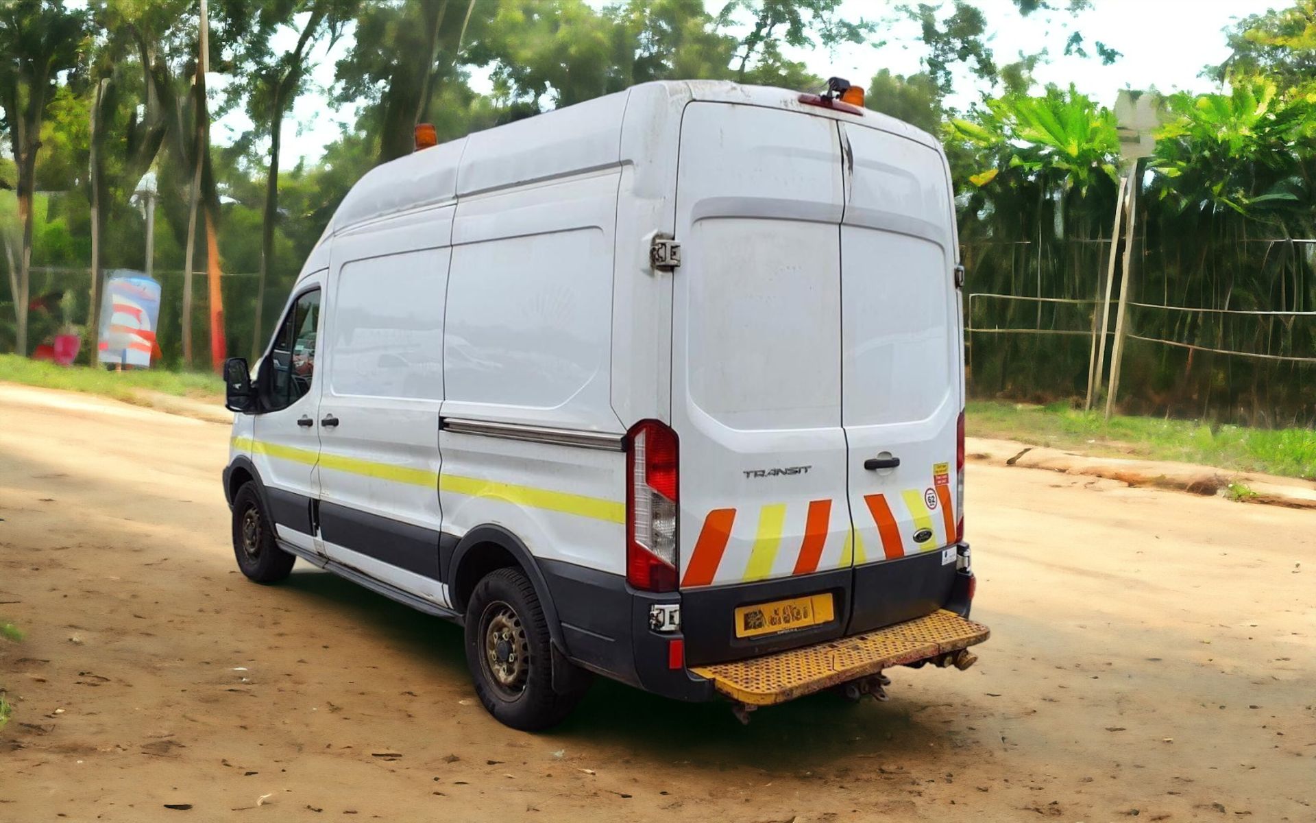 FORD TRANSIT T350 MWB L2H3: RELIABLE WORKHORSE FOR YOUR BUSINESS - Image 3 of 10