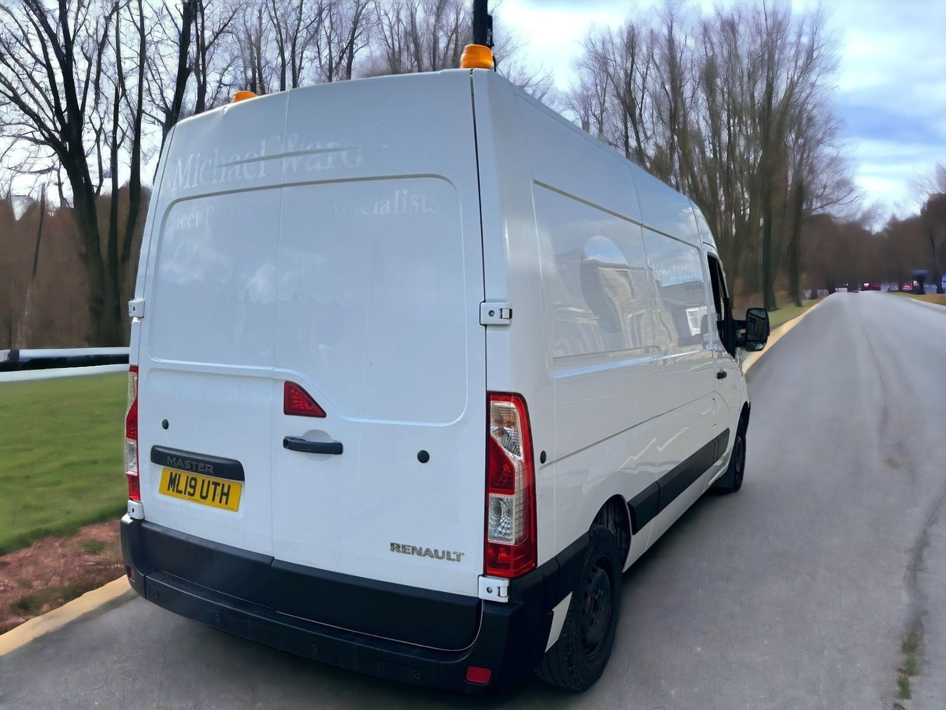 2019-19 REG RENAULT MASTER DCI MWB35 L2H2 -HPI CLEAR - READY FOR WORK! - Image 5 of 14