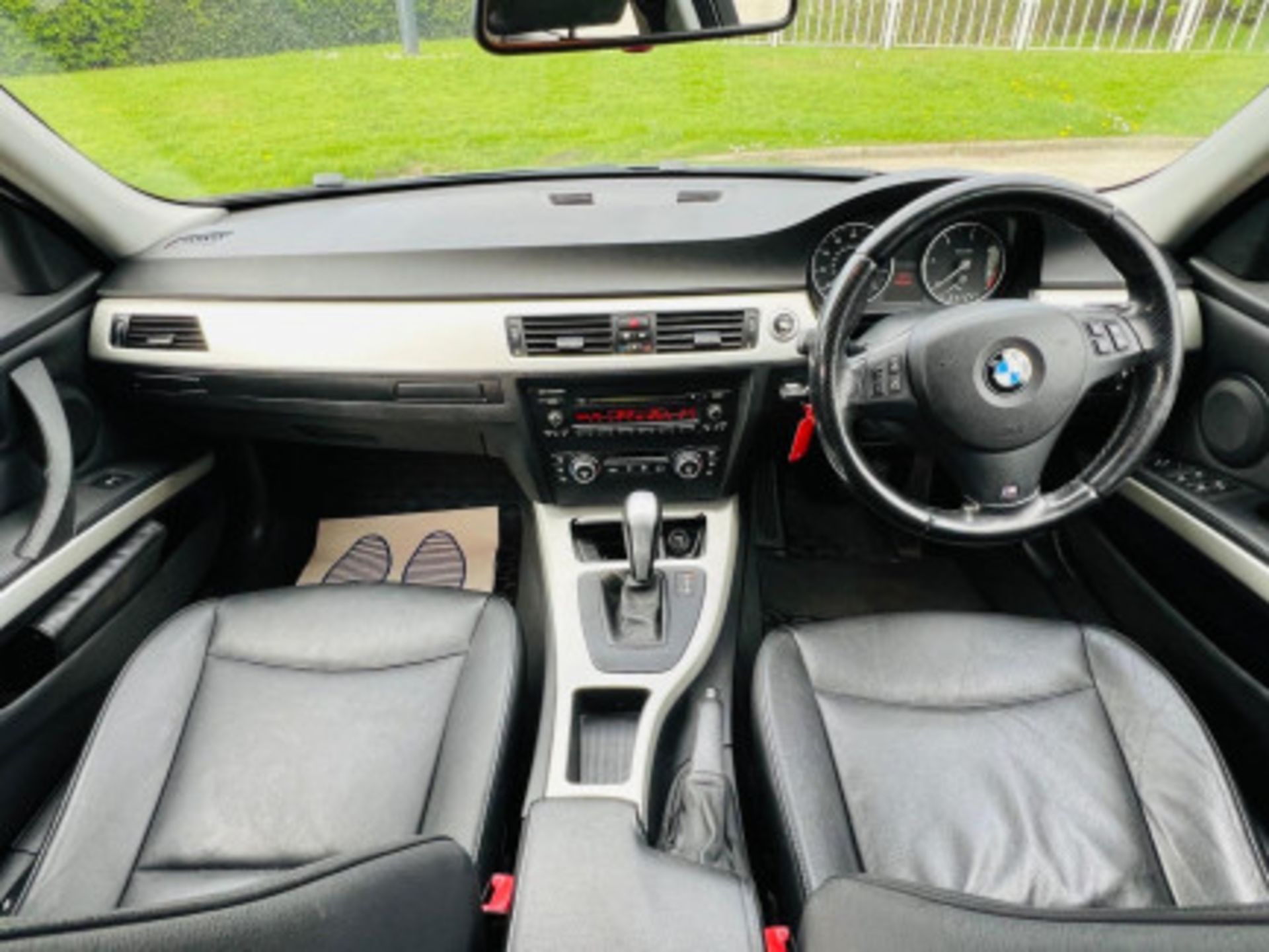 LUXURY ON WHEELS: BMW 3 SERIES 320D SE TOURING >>--NO VAT ON HAMMER--<< - Image 6 of 122