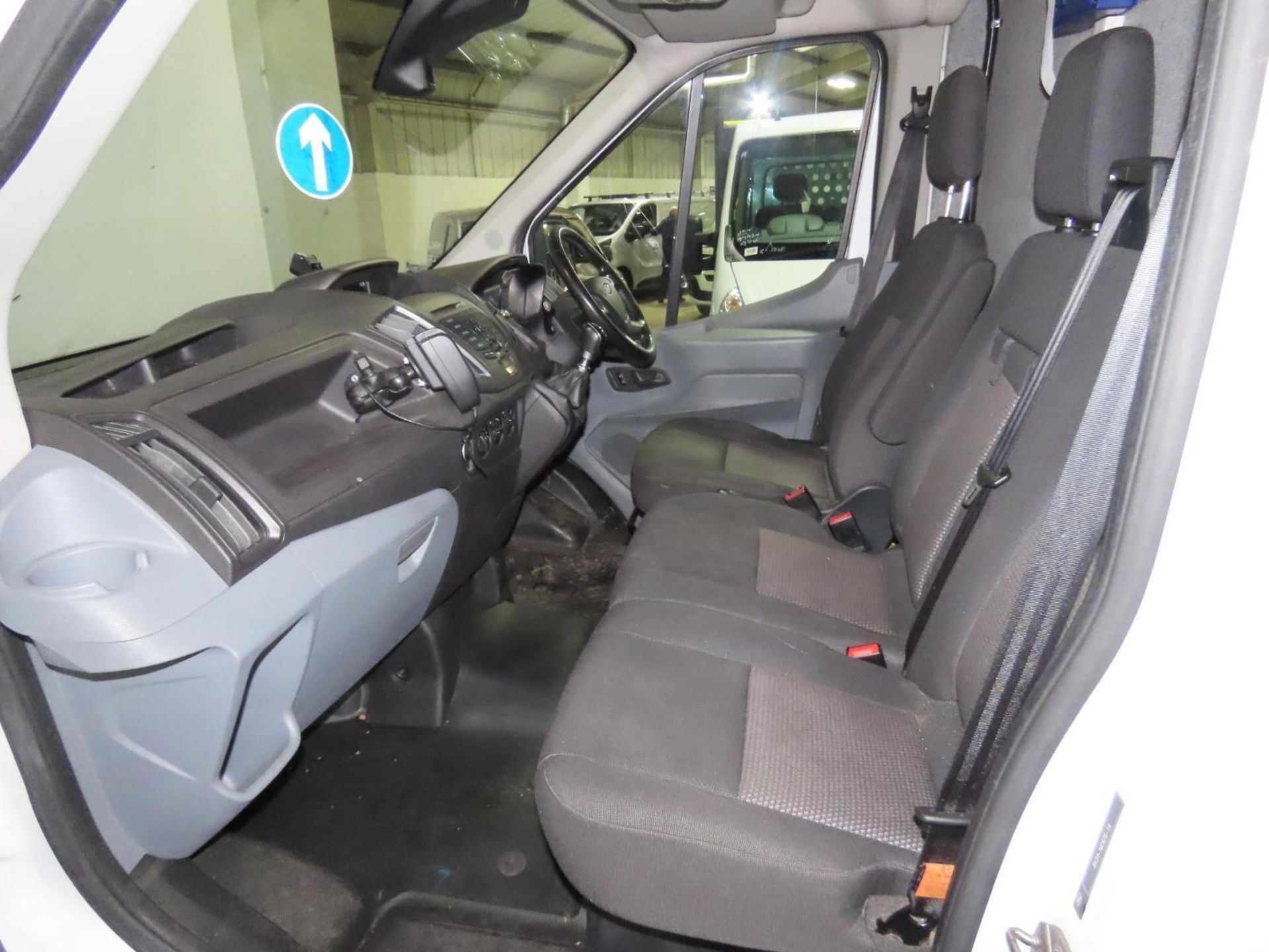 FORD TRANSIT T350 LWB L3H3: RELIABLE AND SPACIOUS WORKHORSE - Image 10 of 12