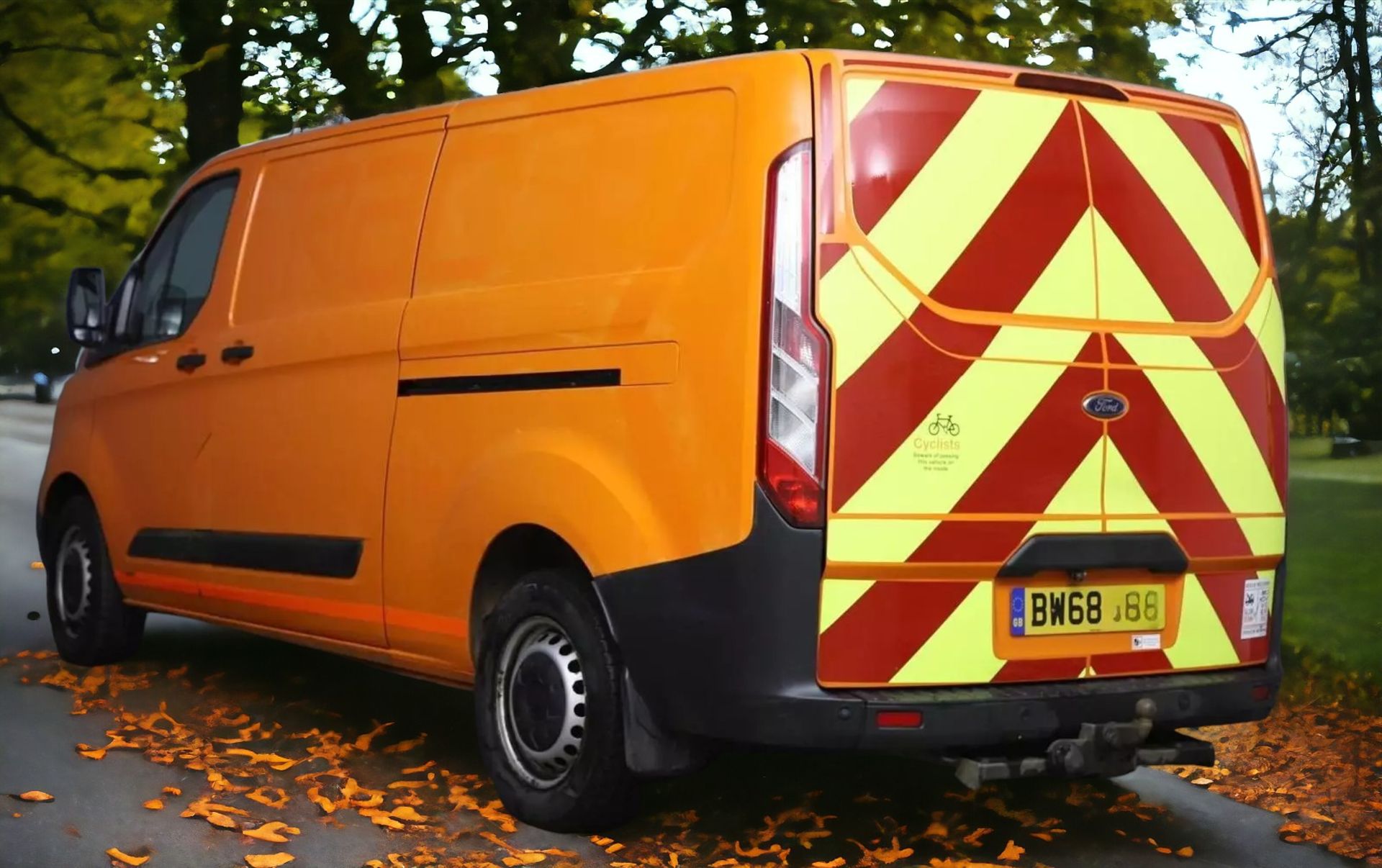 FORD TRANSIT CUSTOM T340 LWB L2: VERSATILE AND RELIABLE WORKHORSE - Image 4 of 12