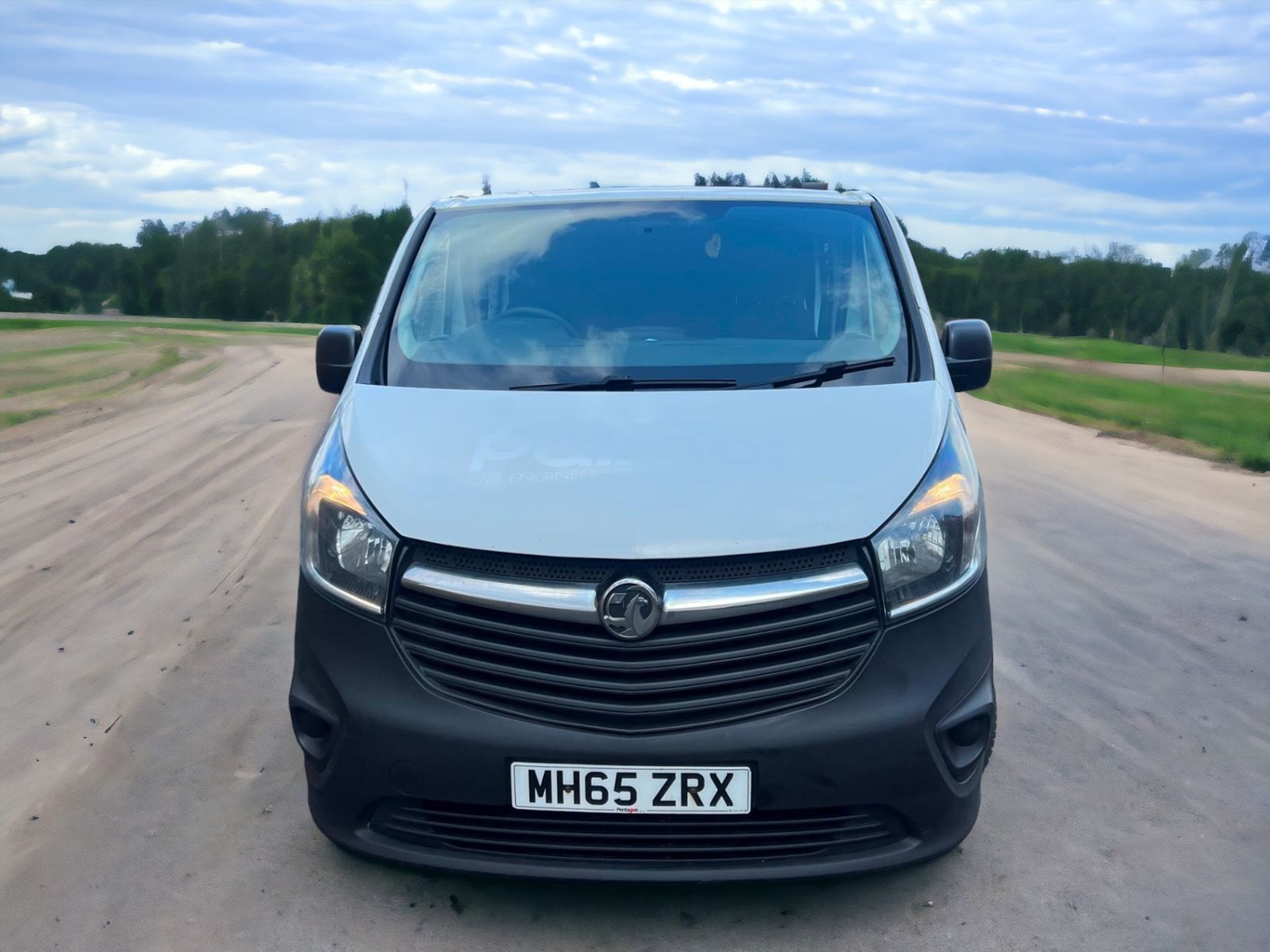 2016 VAUXHALL VIVARO CDTI: EXCEPTIONAL PERFORMANCE AND COMFORT - Bild 2 aus 12