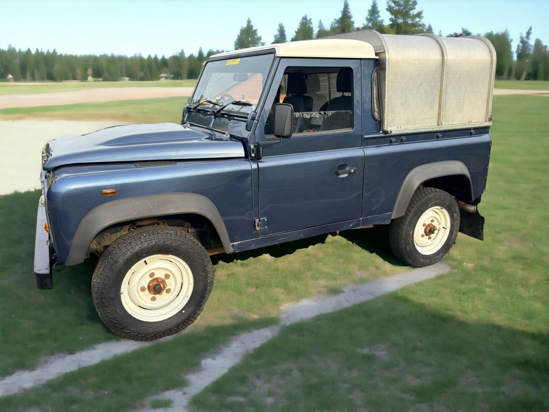 UNLEASH YOUR ADVENTUROUS SPIRIT WITH THE 2008 LAND ROVER DEFENDER 90 TRUCK TDCI - Image 5 of 15