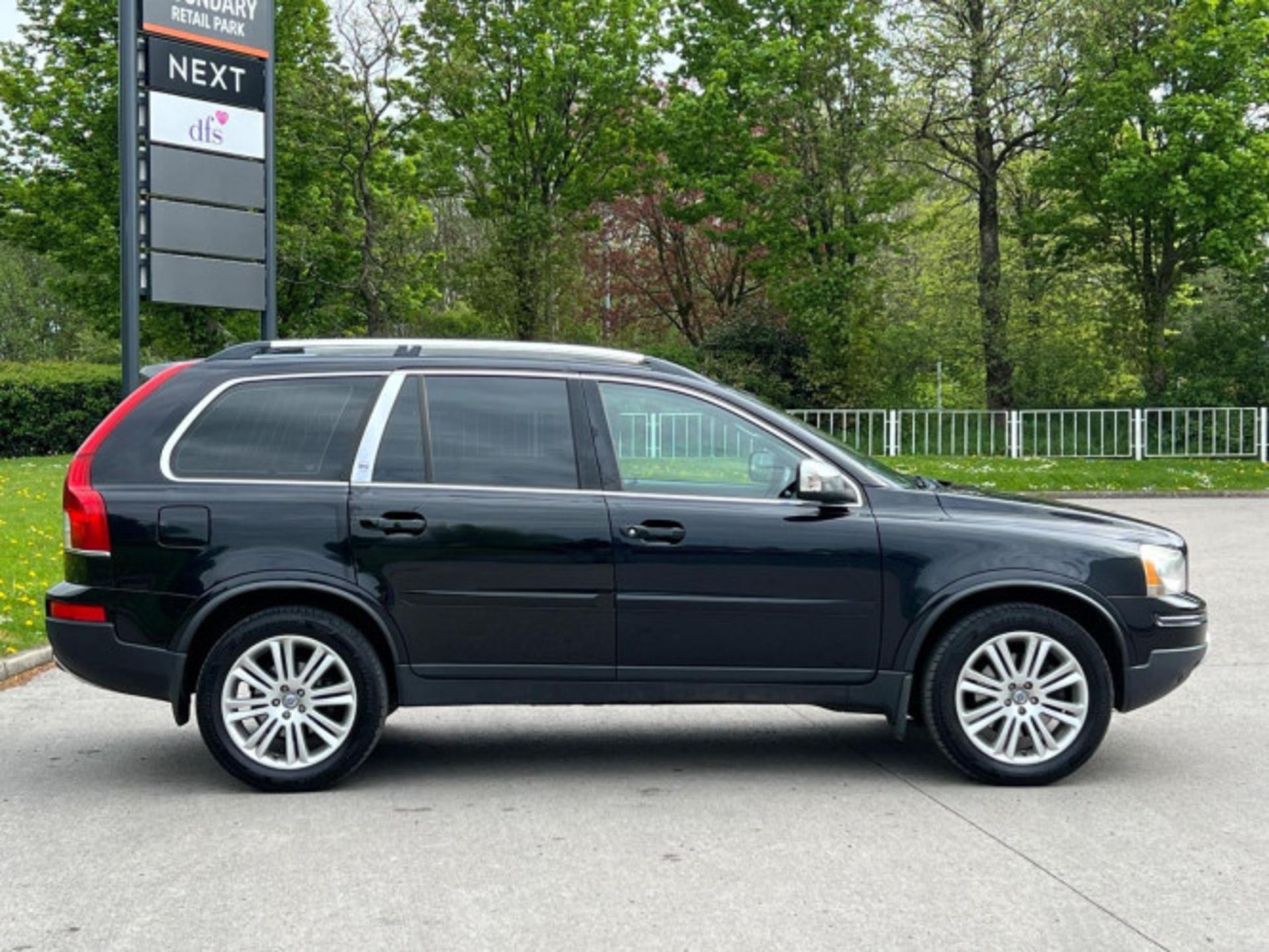 VOLVO XC90 2.4 D5 EXECUTIVE GEARTRONIC AWD, 5DR >>--NO VAT ON HAMMER--<< - Image 6 of 136