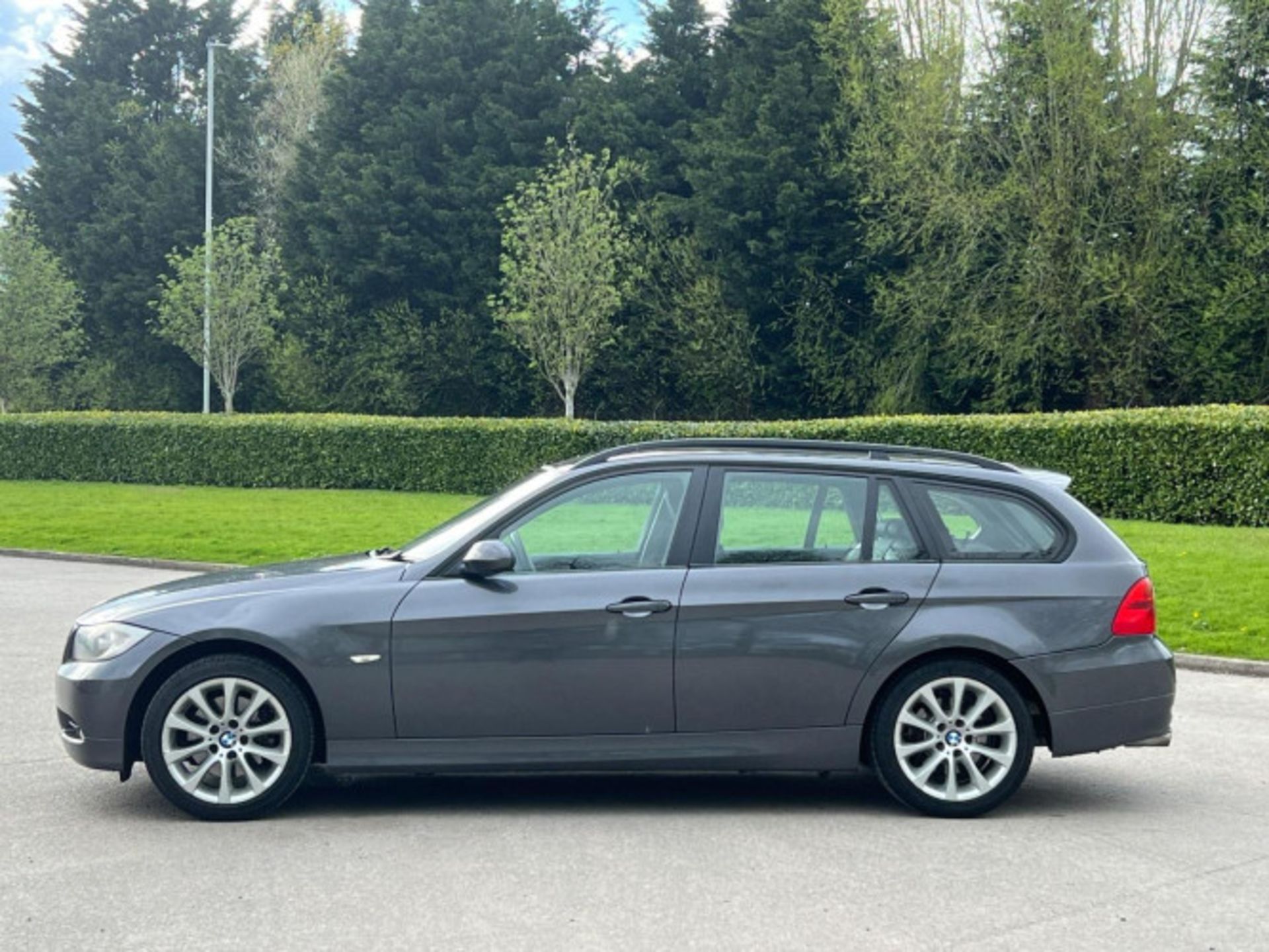 LUXURY ON WHEELS: BMW 3 SERIES 320D SE TOURING >>--NO VAT ON HAMMER--<< - Image 112 of 122