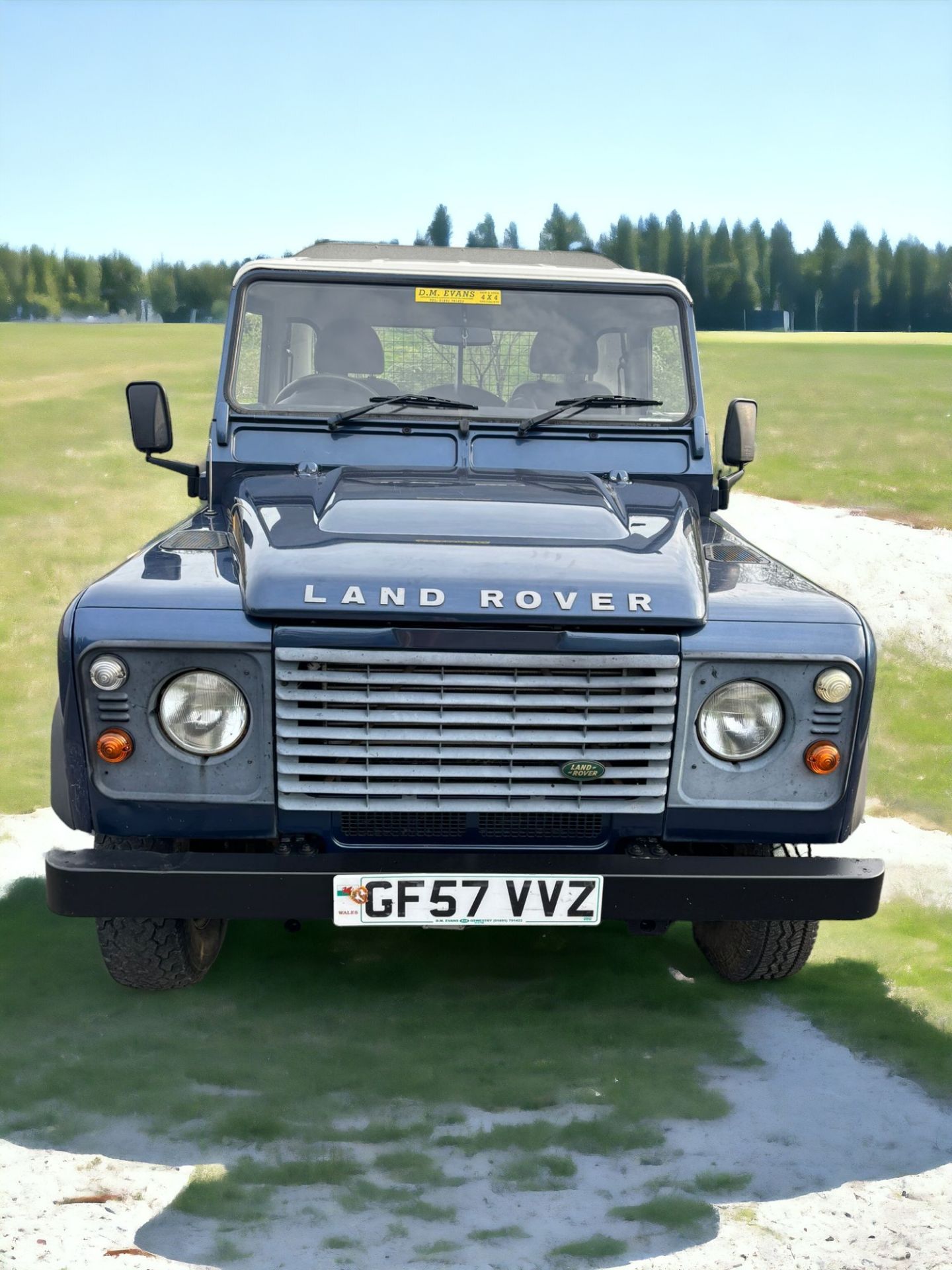 UNLEASH YOUR ADVENTUROUS SPIRIT WITH THE 2008 LAND ROVER DEFENDER 90 TRUCK TDCI - Bild 15 aus 15