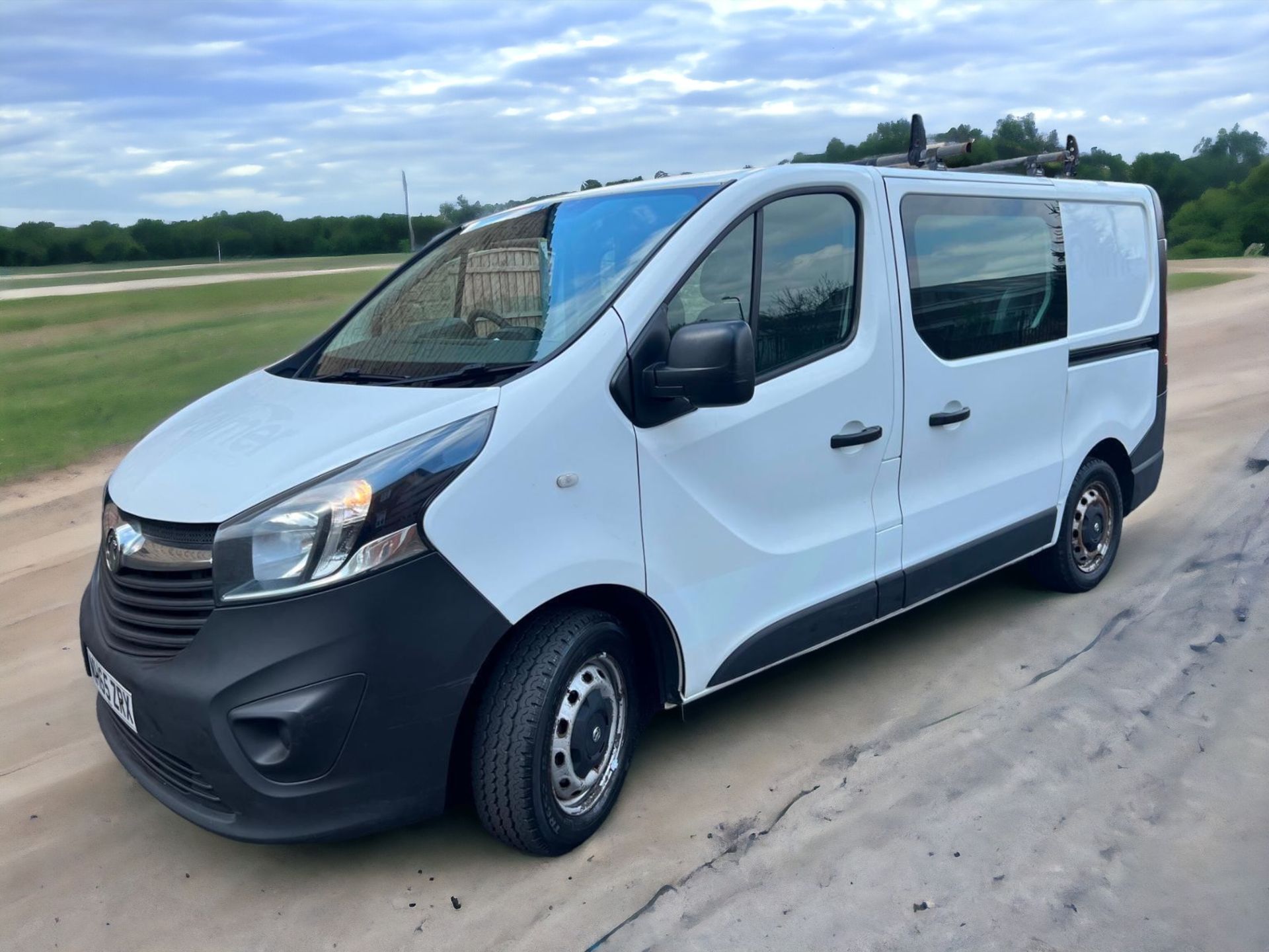 2016 VAUXHALL VIVARO CDTI: EXCEPTIONAL PERFORMANCE AND COMFORT