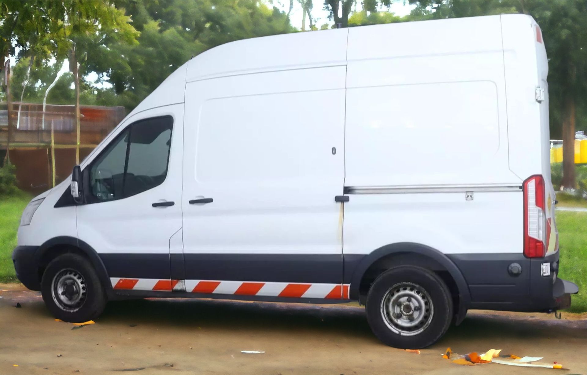 FORD TRANSIT T350 MWB L2H3: RELIABLE WORKHORSE WITH PTO GENERATOR AND COMPRESSOR - Image 2 of 12