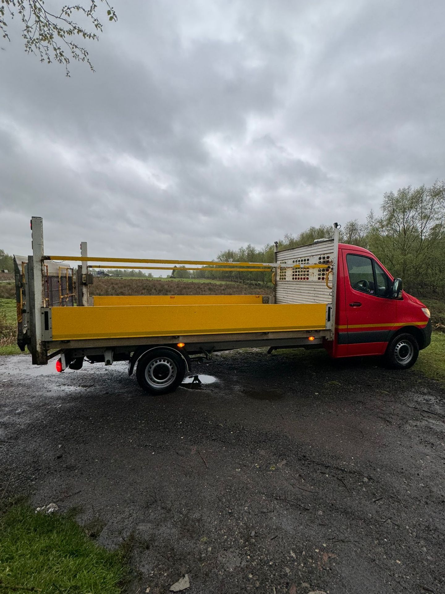 >>>SPECIAL CLEARANCE<<< 2019 MERCEDES SPRINTER DROP SIDE -TAIL LIFT **ONLY 94K MILES - Image 9 of 17