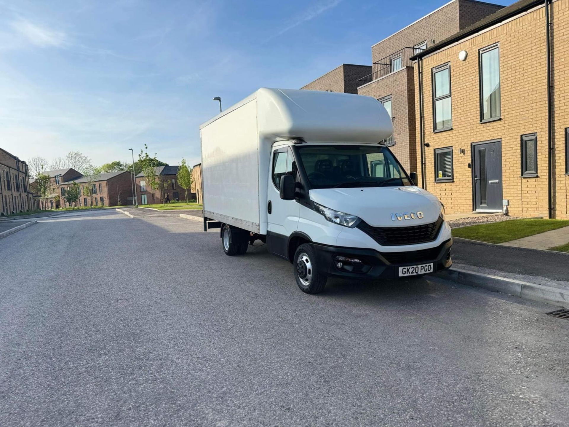 IMPECCABLE 2020 IVECO DAILY LUTON VAN WITH OUTSTANDING FEATURES - Image 4 of 11