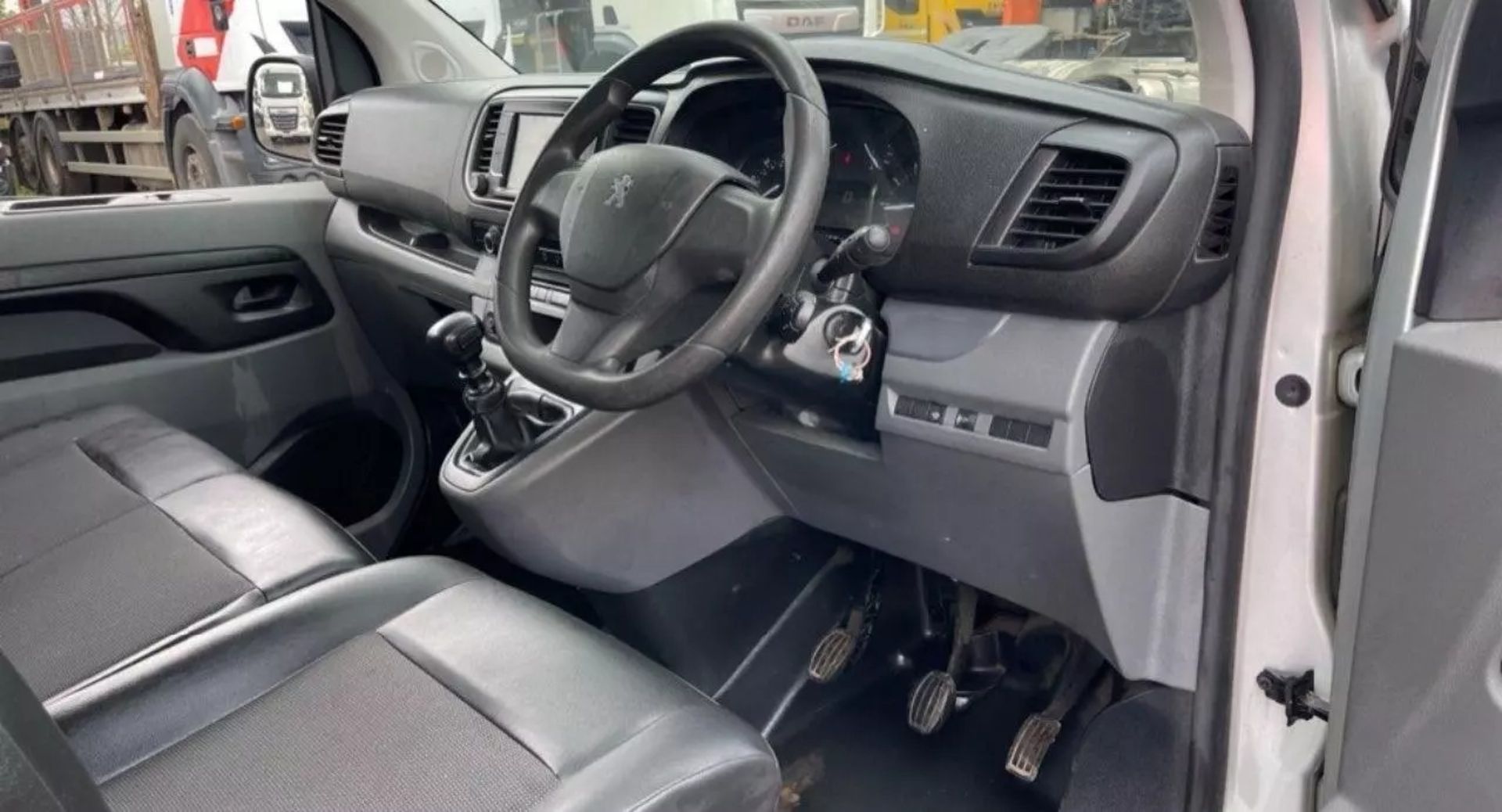 PEUGEOT EXPERT LWB PROFESSIONAL VAN - 2019 - Image 9 of 17