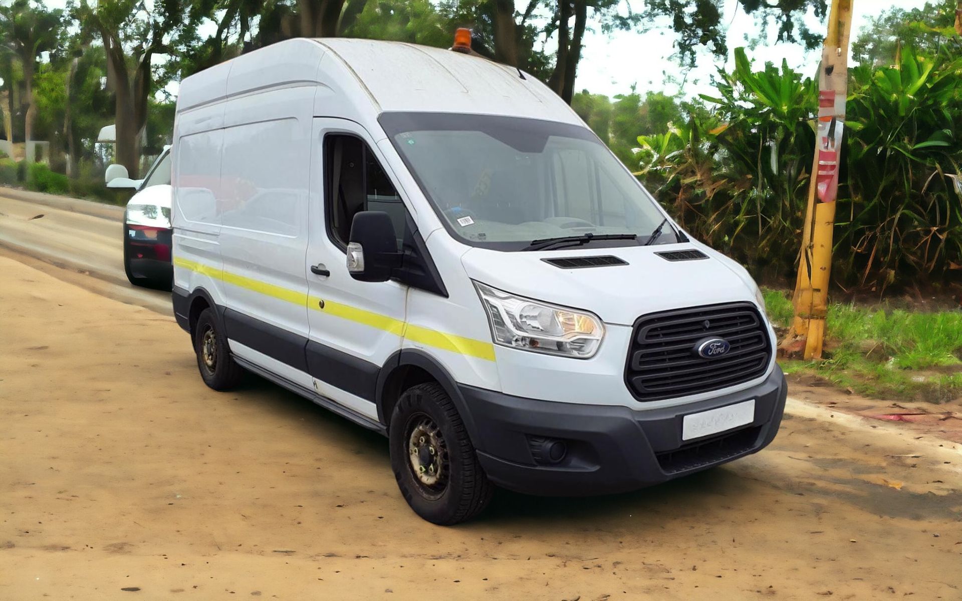 FORD TRANSIT T350 MWB L2H3: RELIABLE WORKHORSE FOR YOUR BUSINESS - Image 4 of 10
