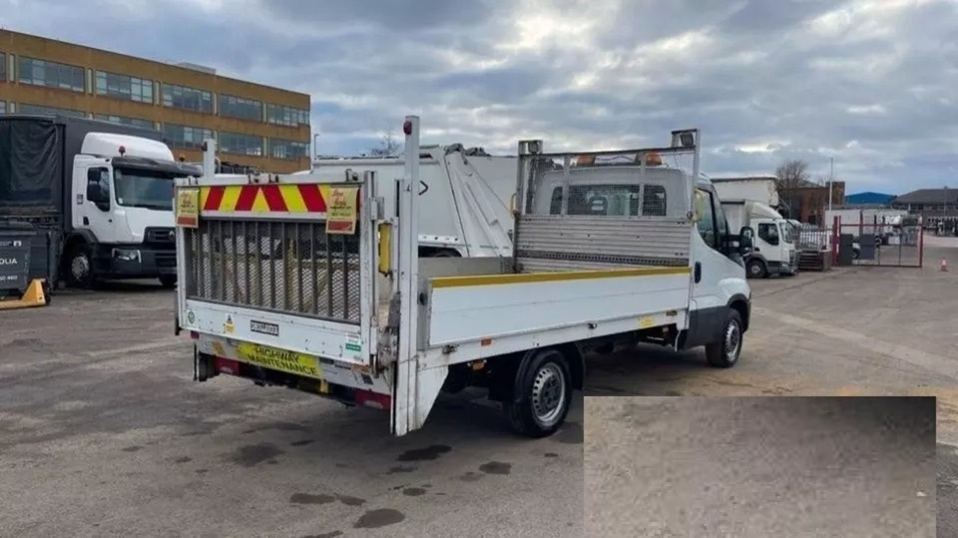 VERSATILE 2018 IVECO DAILY 3.5 TON DROPSIDE TRUCK WITH TAIL LIFT - Image 11 of 11