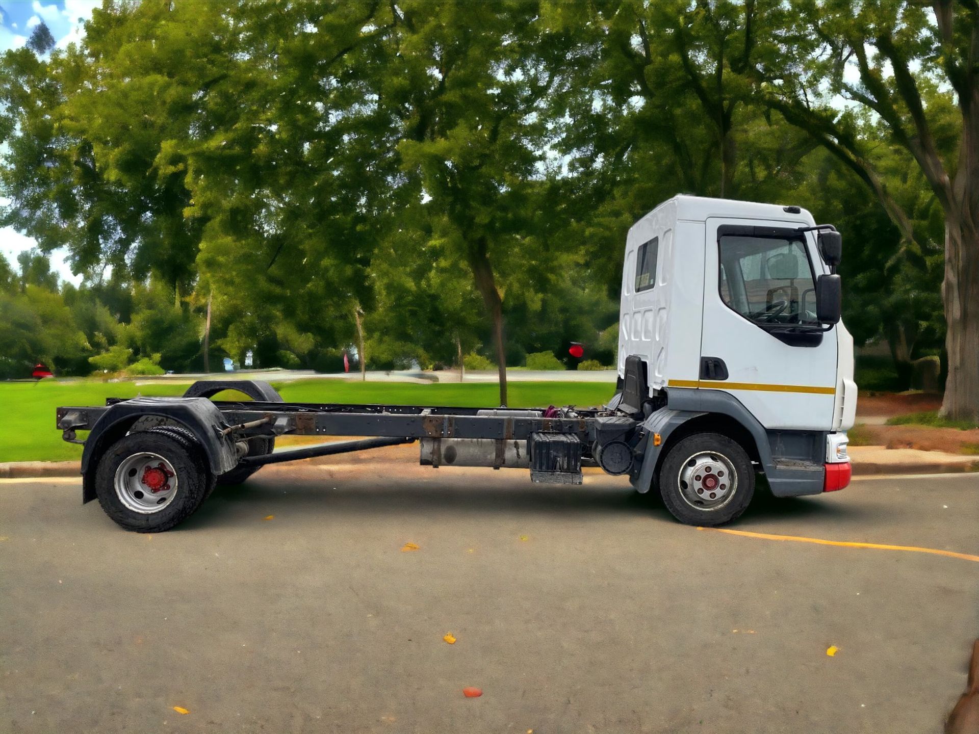 2005 DAF TRUCKS FA LF45.150 CHASSIS CAB >>--NO VAT ON HAMMER--<< - Image 5 of 10