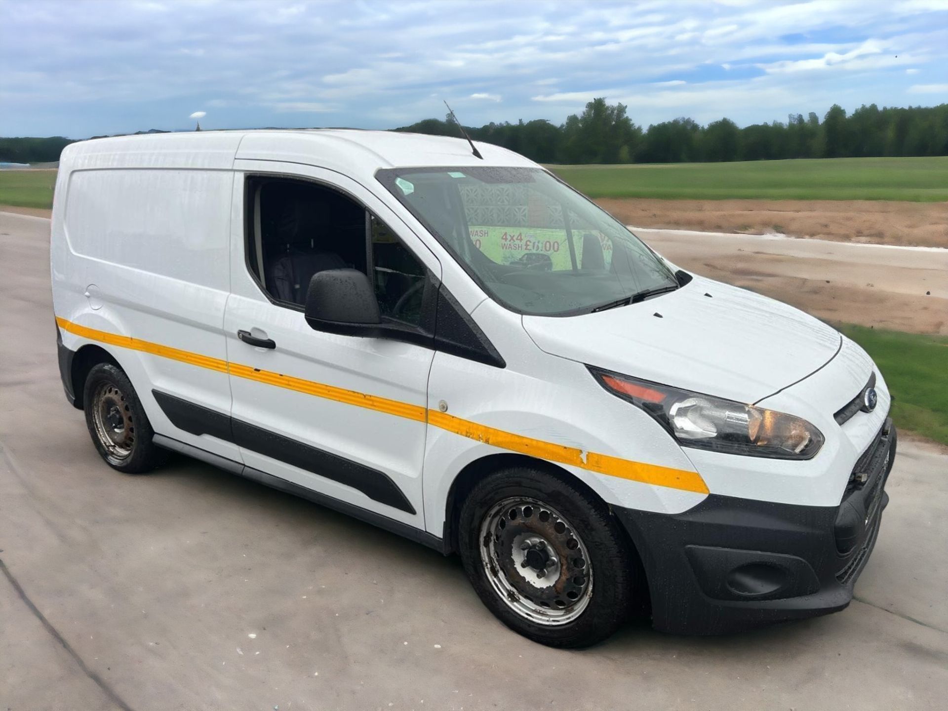 2017 FORD TRANSIT CONNECT SWB L1 VAN - RELIABLE WORKHORSE READY FOR ACTION - Image 5 of 11