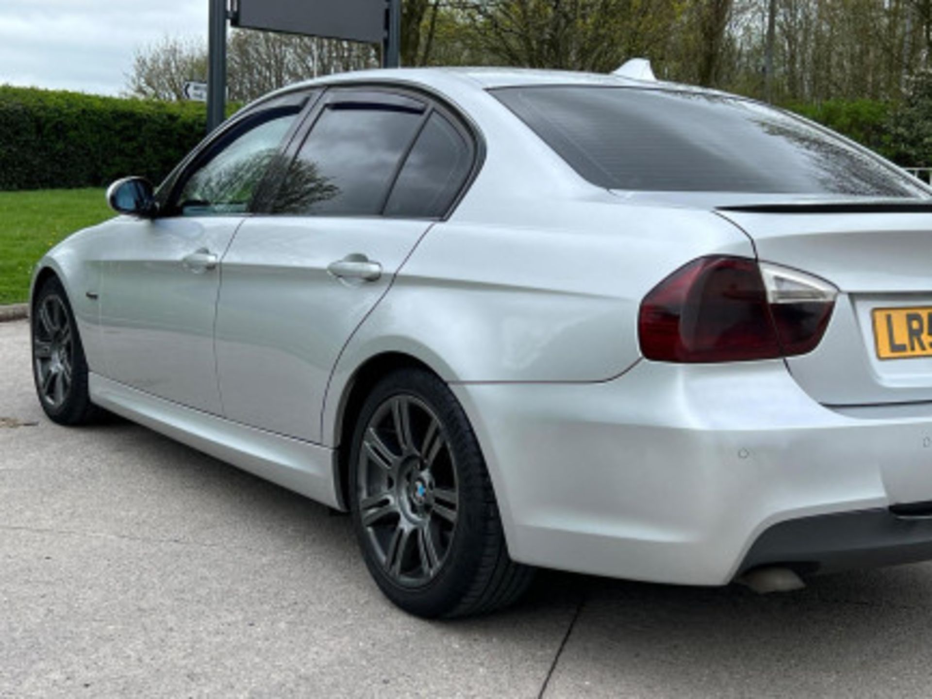 LUXURIOUS PERFORMANCE: 2006 BMW 3 SERIES 2.0 320D M SPORT AUTOMATIC >>--NO VAT ON HAMMER--<< - Image 97 of 98