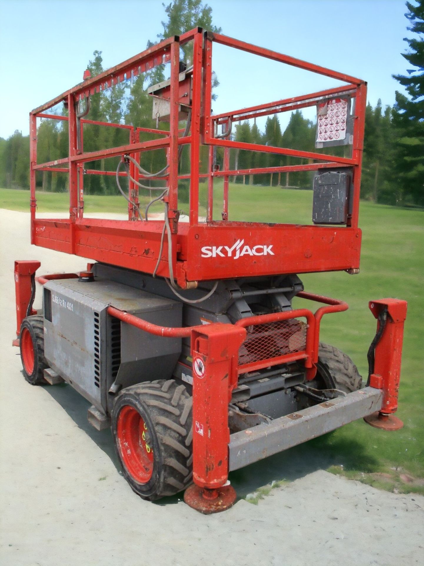 2014 SKYJACK SJ6832 SCISSOR LIFT WEIGHT 3655 KG