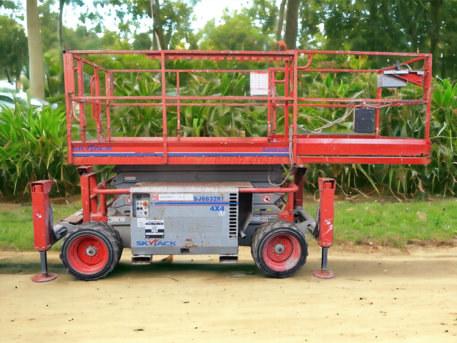 ELEVATE YOUR OPERATIONS WITH THE SKYJACK SJ6832 SCISSOR LIFT