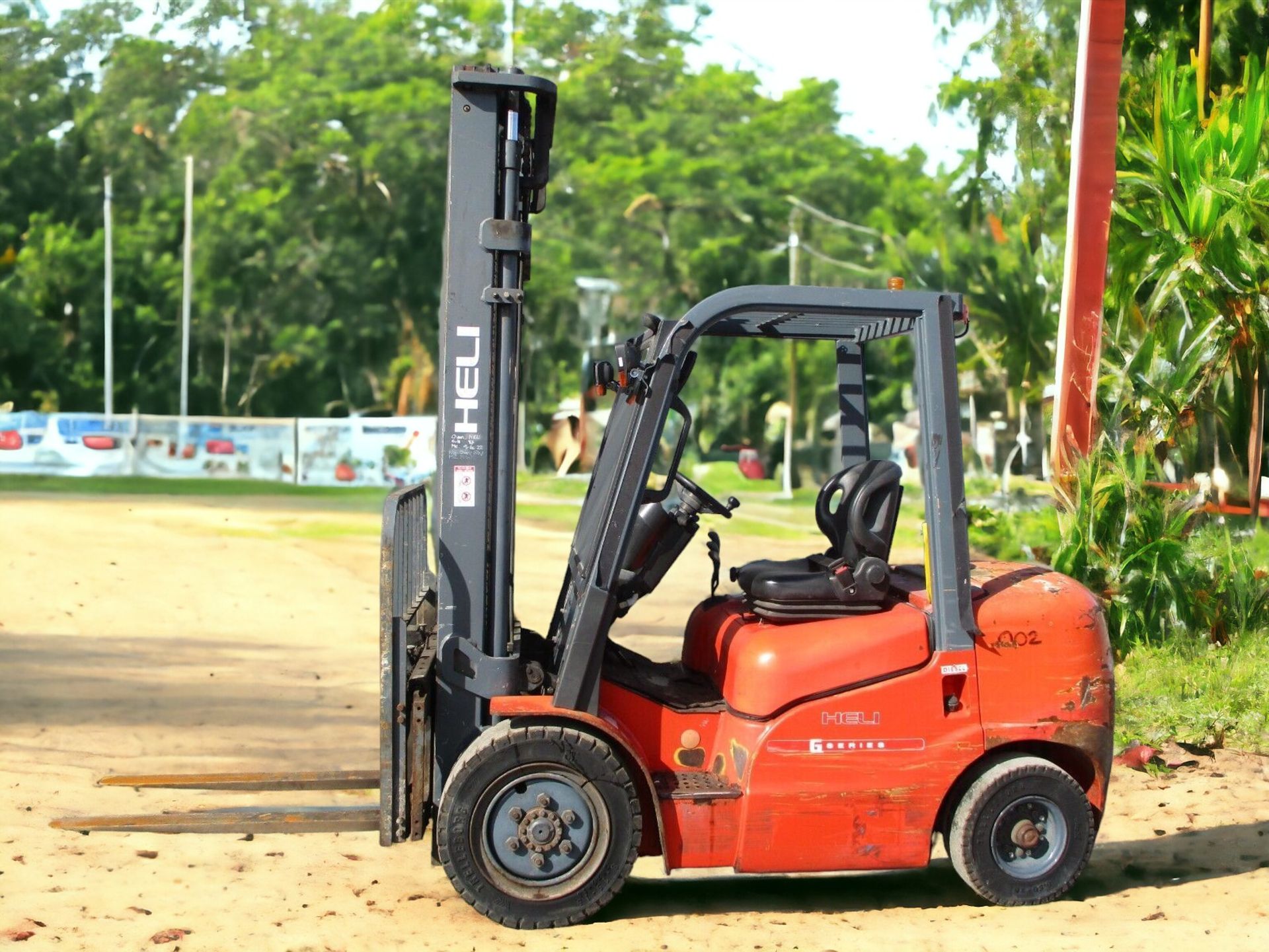 ENHANCE EFFICIENCY WITH THE HELI FD30G FORKLIFT - Image 9 of 11