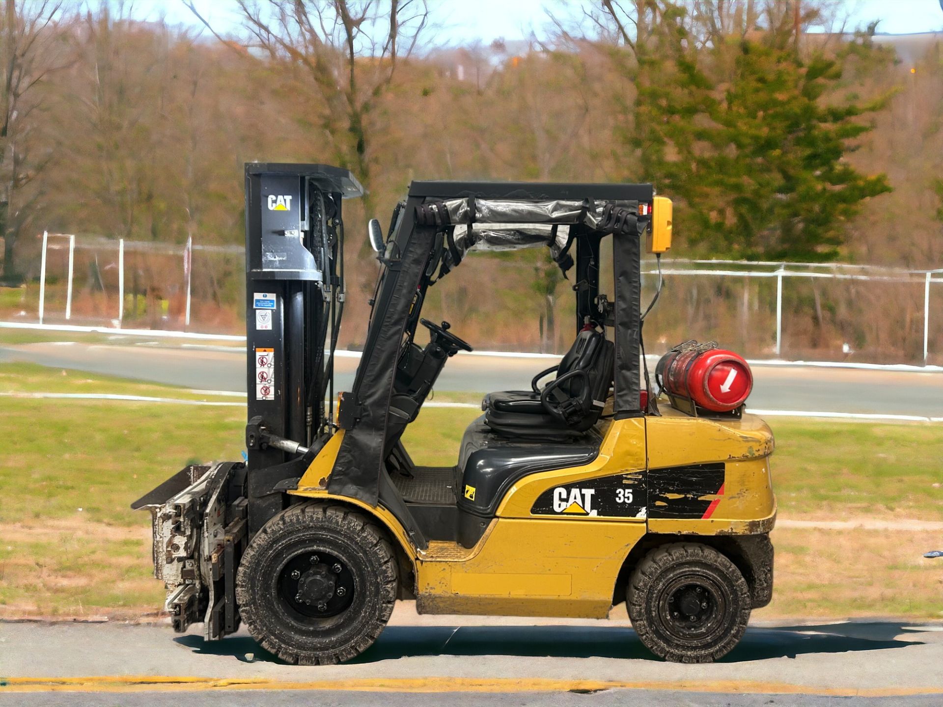 CAT LIFT TRUCKS GP35NT LPG FORKLIFT - 2013