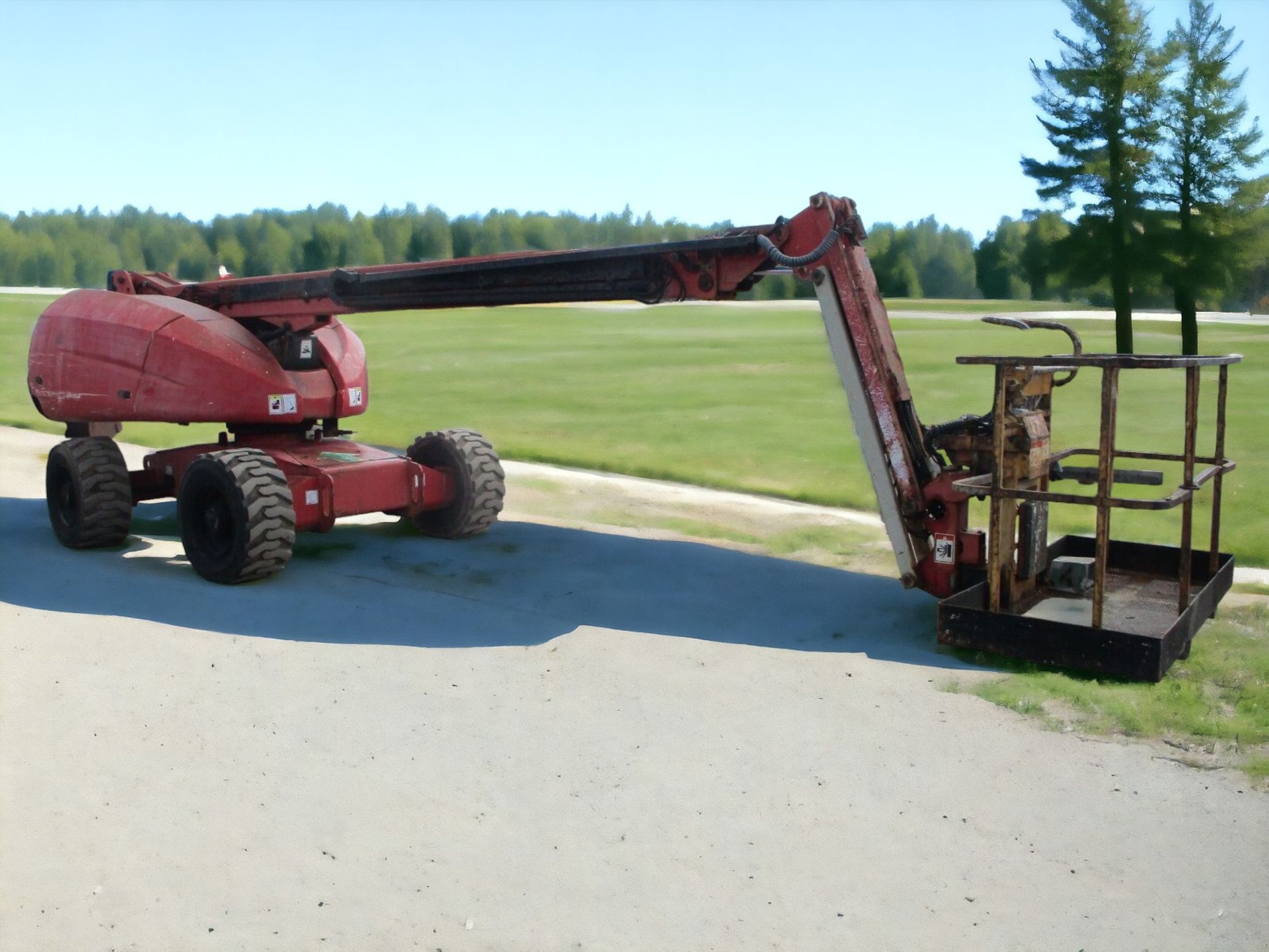 REACH NEW HEIGHTS WITH THE 2006 HAULOTTE H16TPX CHERRY PICKER - Image 9 of 15