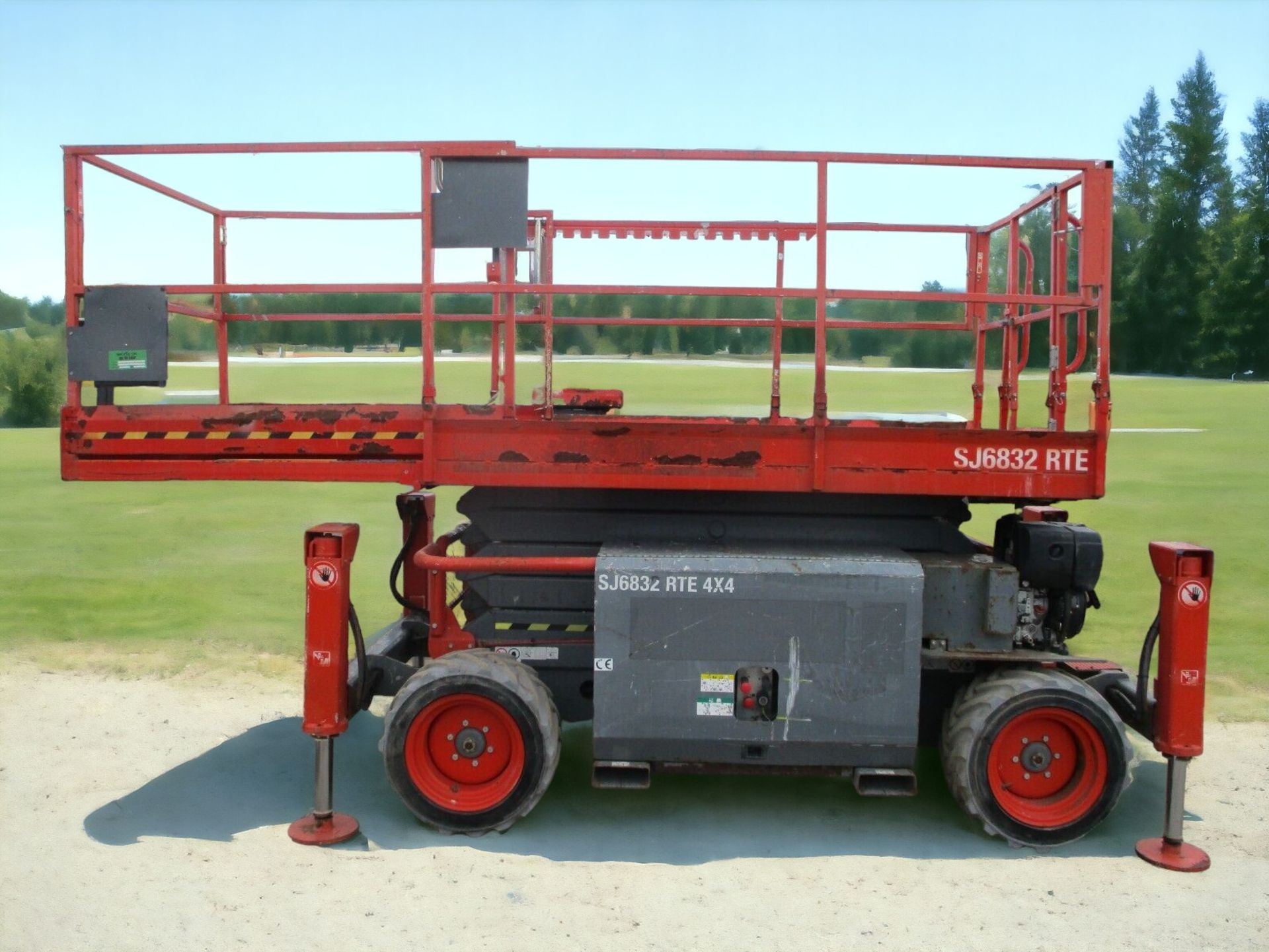 2014 SKYJACK SJ6832RTE SCISSOR LIFT - REACH NEW HEIGHTS WITH EFFICIENCY AND VERSATILITY