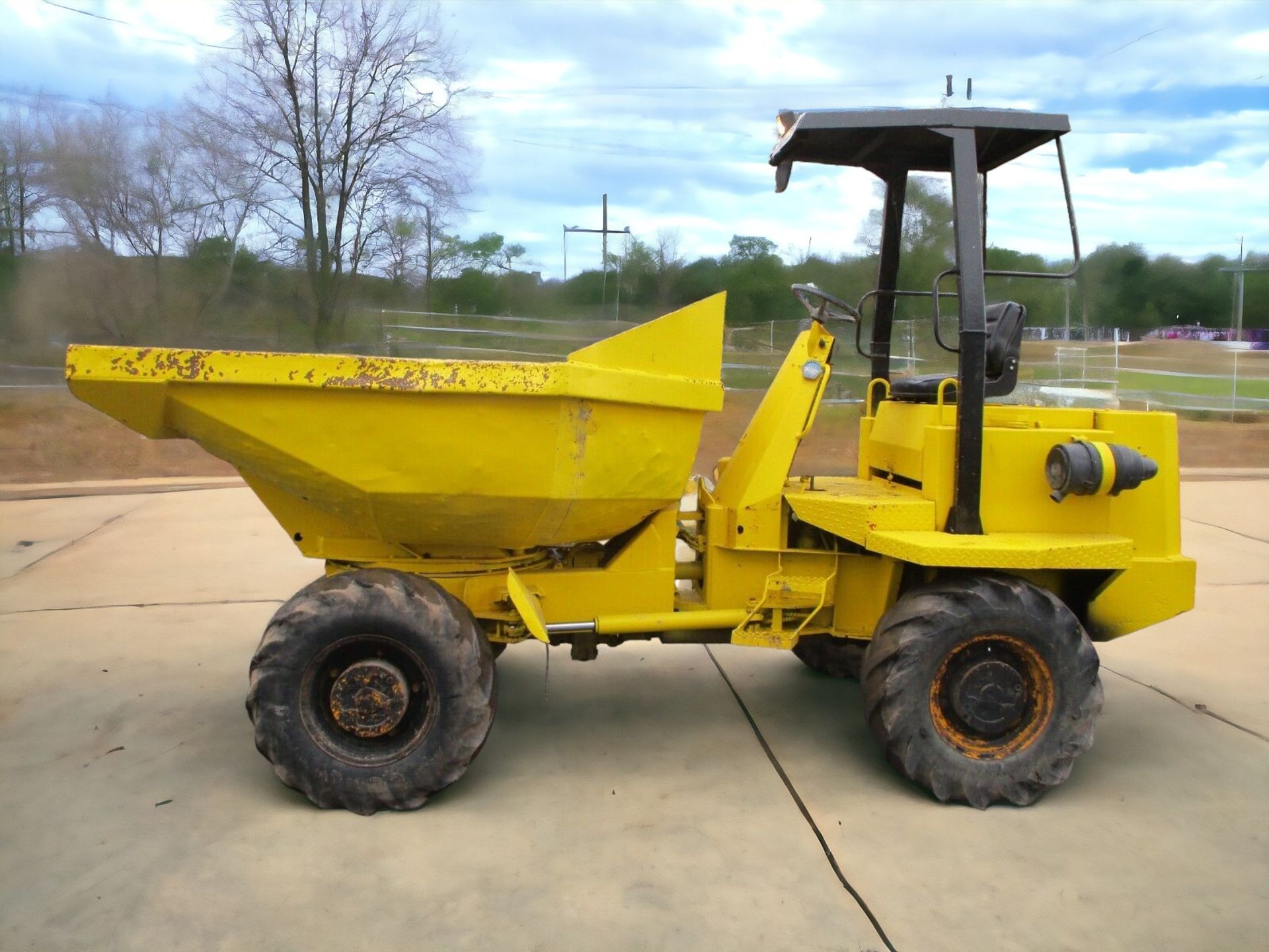 THWAITES 5-TON DUMPER WITH SWIVEL SKIP AND PERKINS ENGINE - Image 2 of 11