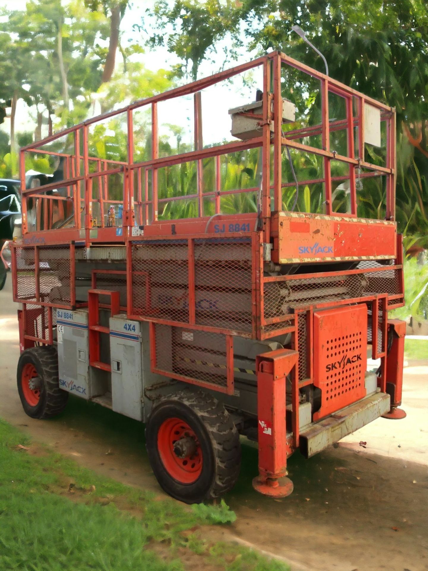 YEAR 2007 SKYJACK SJ8841 SCISSOR LIFT: ELEVATE YOUR OPERATIONS - Image 5 of 14