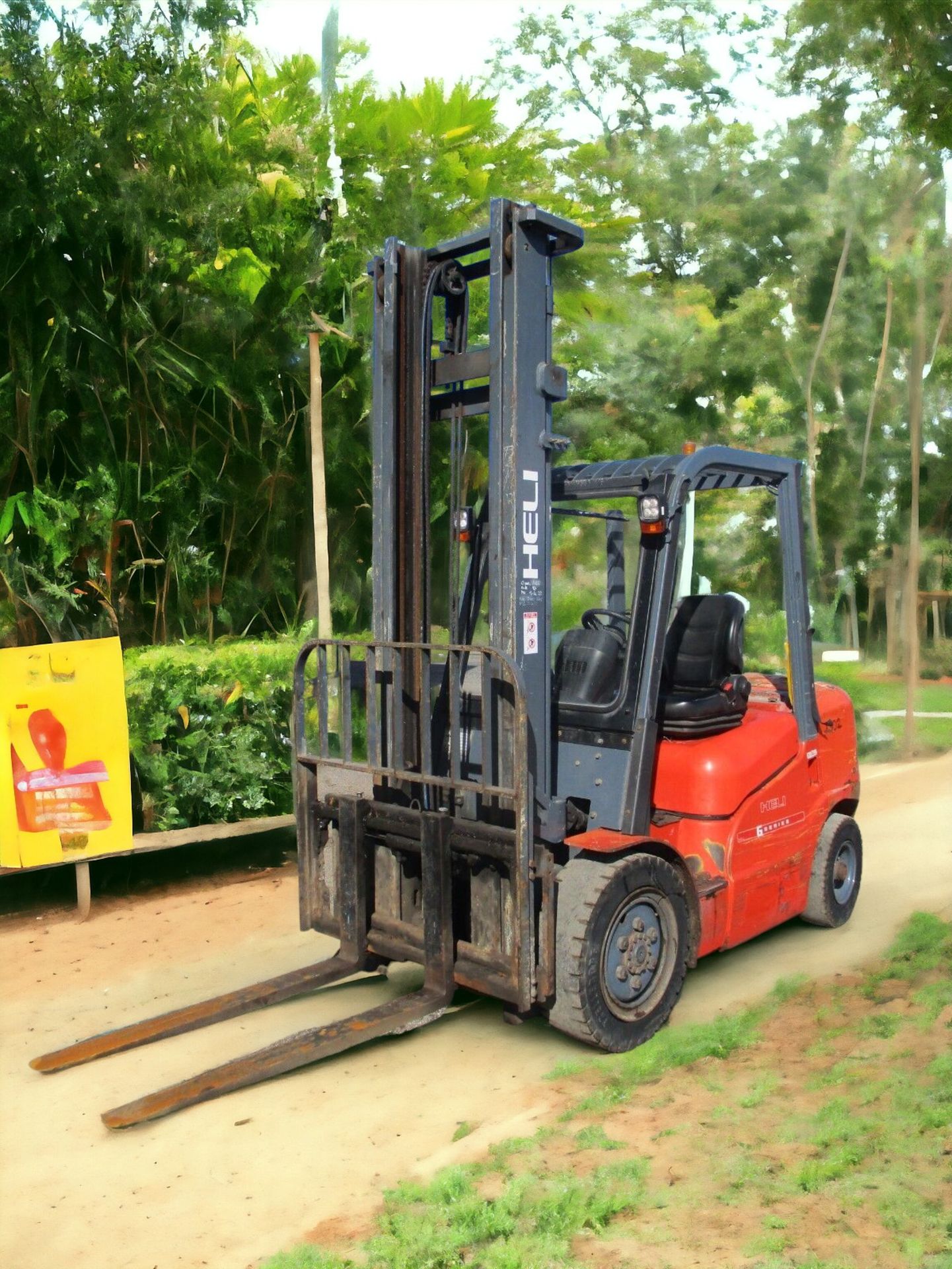 ENHANCE EFFICIENCY WITH THE HELI FD30G FORKLIFT