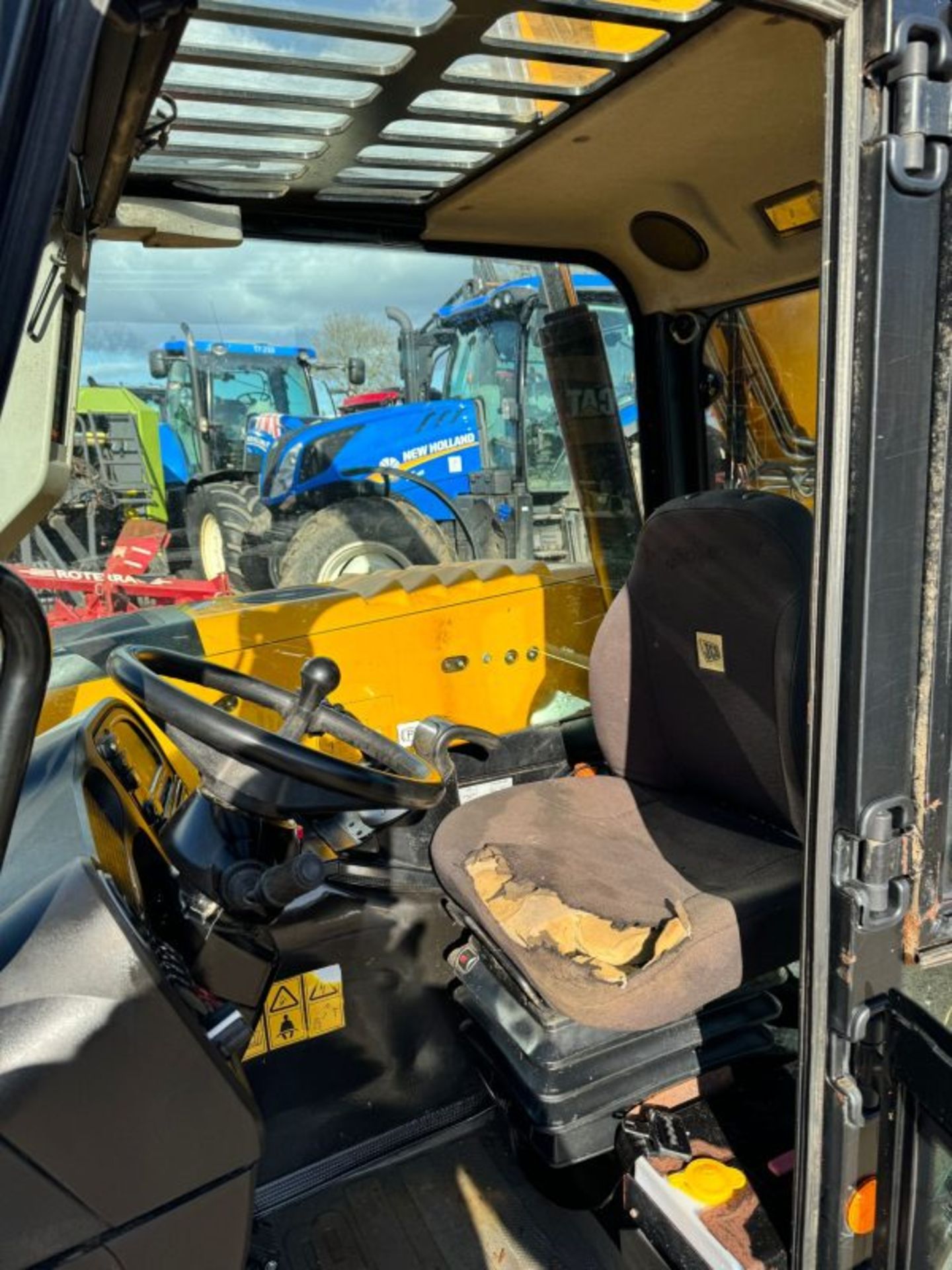 ELEVATE EFFICIENCY AND PERFORMANCE: JCB 525-60 AGRI PLUS TELEHANDLER 2018 - Image 7 of 10