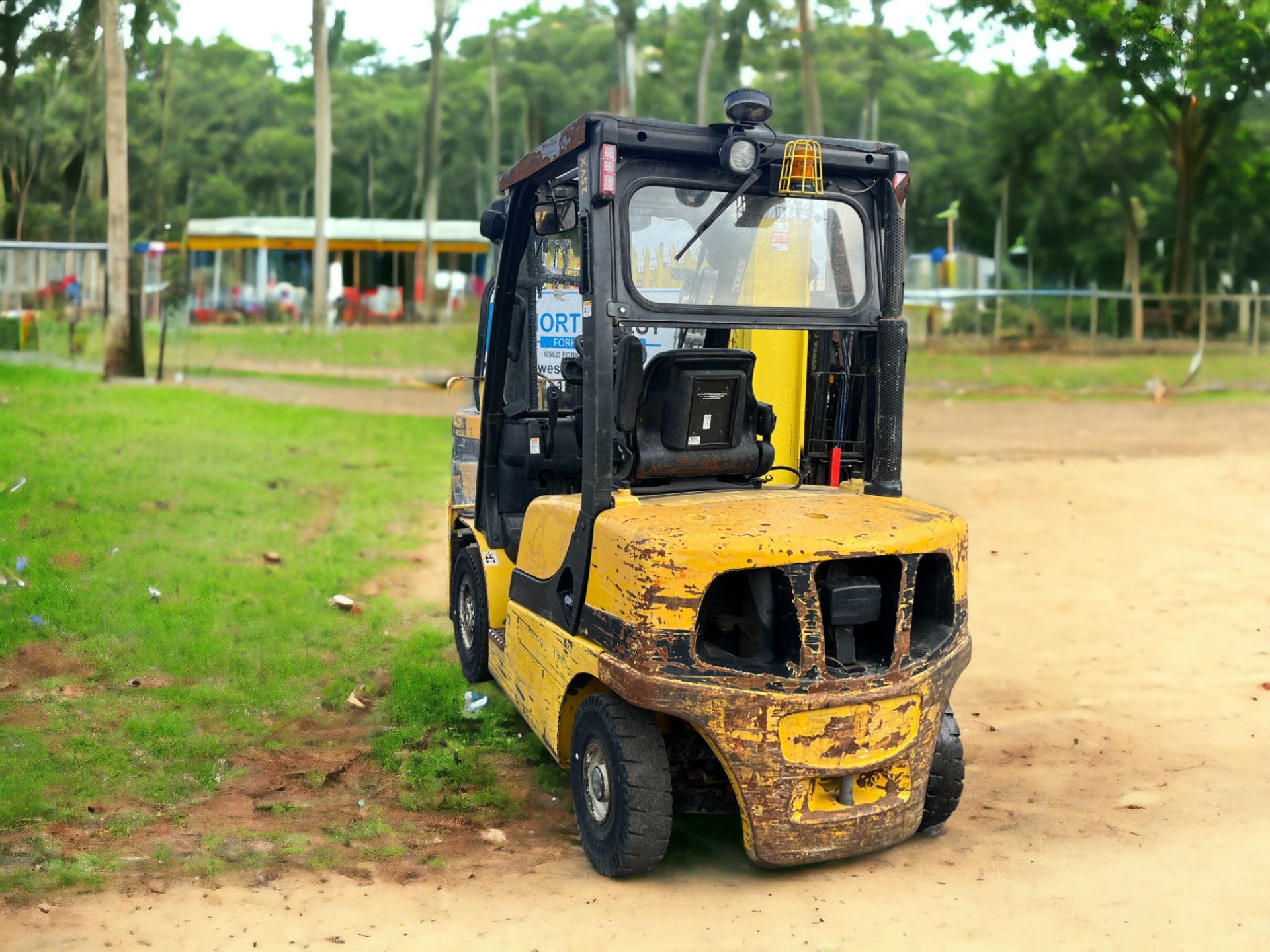 YALE DIESEL FORKLIFT - GDP25VX (2011) - Image 2 of 7