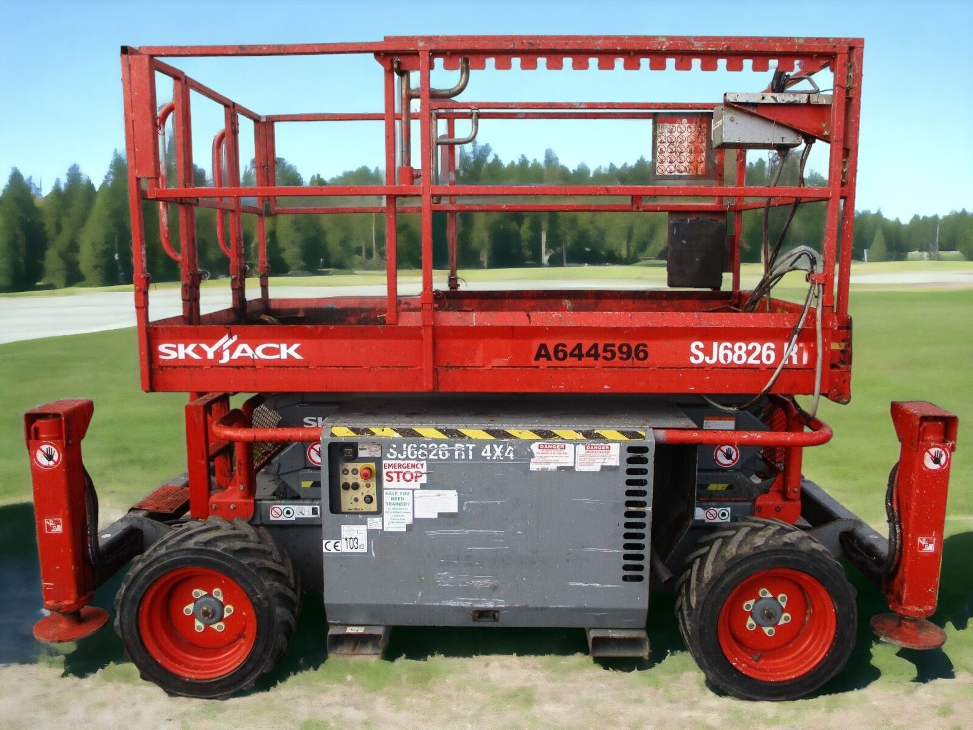 2014 SKYJACK SJ6826 SCISSOR LIFT KUBOTA DIESEL ENGINE