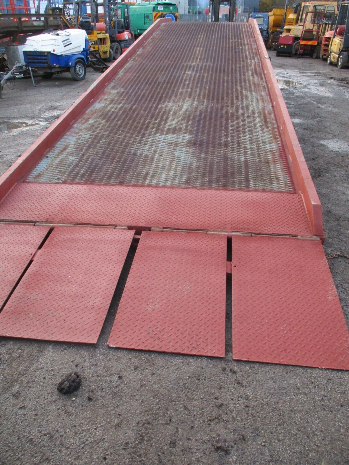 THORWORLD CONTAINER LOADING RAMP WITH 10,000 KG CAPACITY - Image 6 of 11