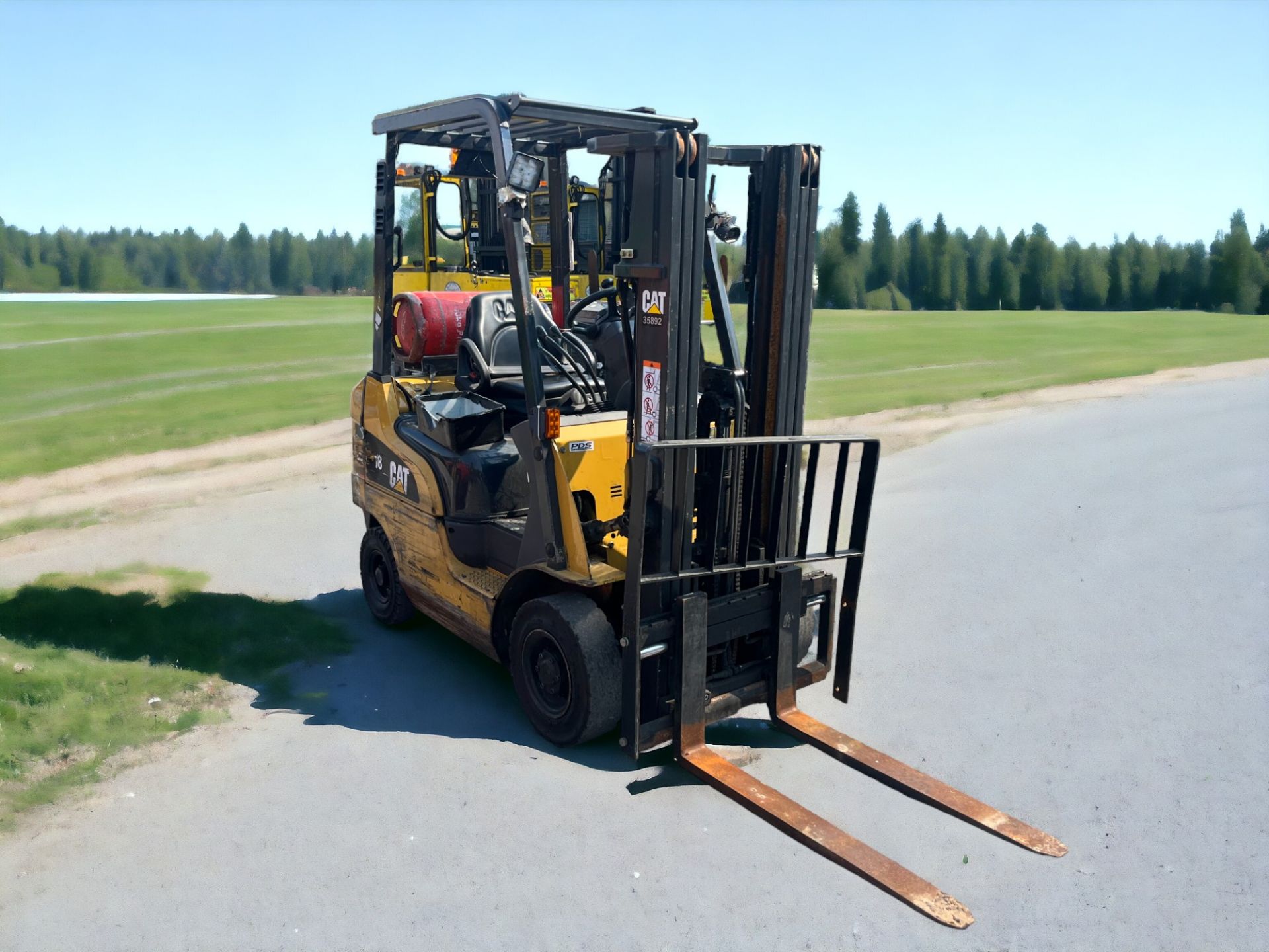 CAT LIFT TRUCK - GP18NT LPG FORKLIFT (2019) - Image 2 of 5