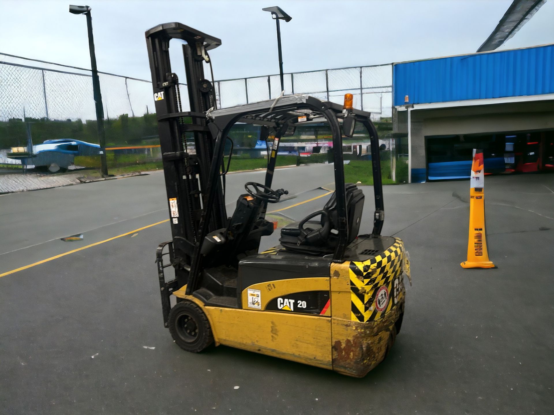 CAT EP20NT-48E ELECTRIC FORKLIFT - EFFICIENT MATERIAL HANDLING SOLUTION **(INCLUDES CHARGER)** - Image 3 of 6