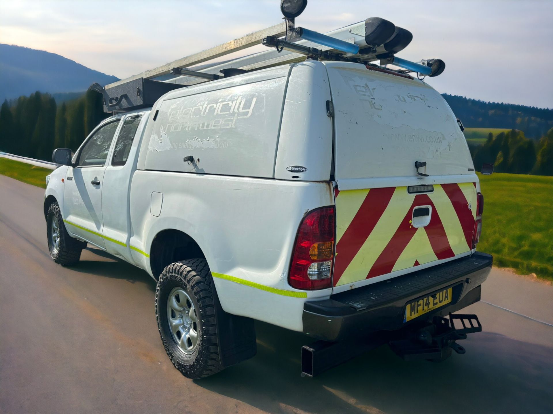 TOYOTA HILUX KING CAB PICKUP TRUCK - Image 3 of 8