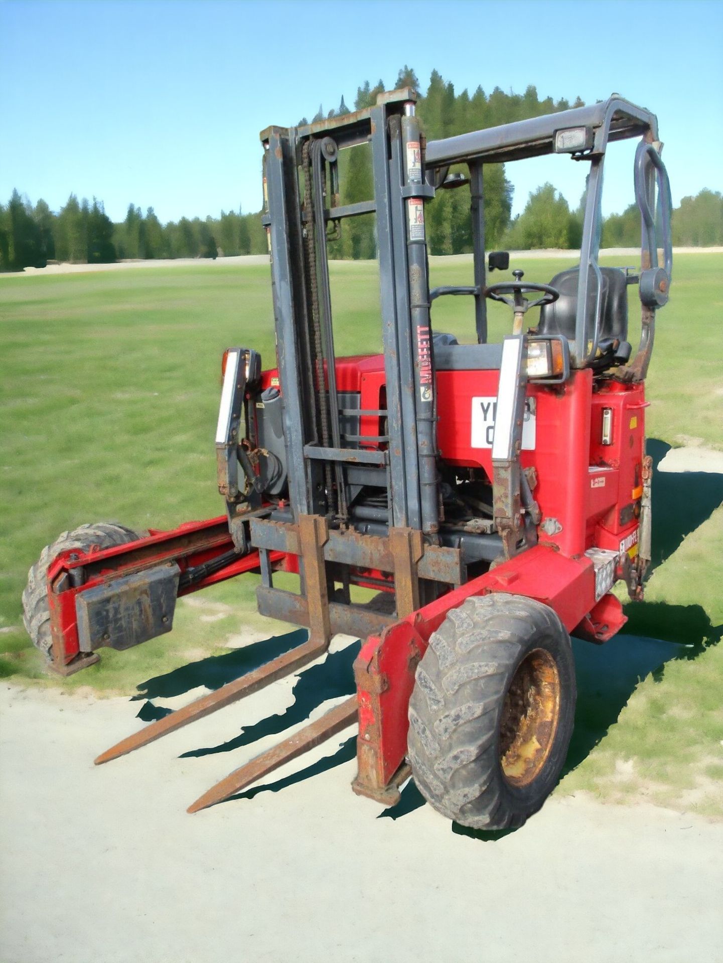 UNLOCK EFFICIENCY AND PRECISION WITH THE MOFFETT MOUNTY M5 25.3 FORKLIFT - Image 9 of 11