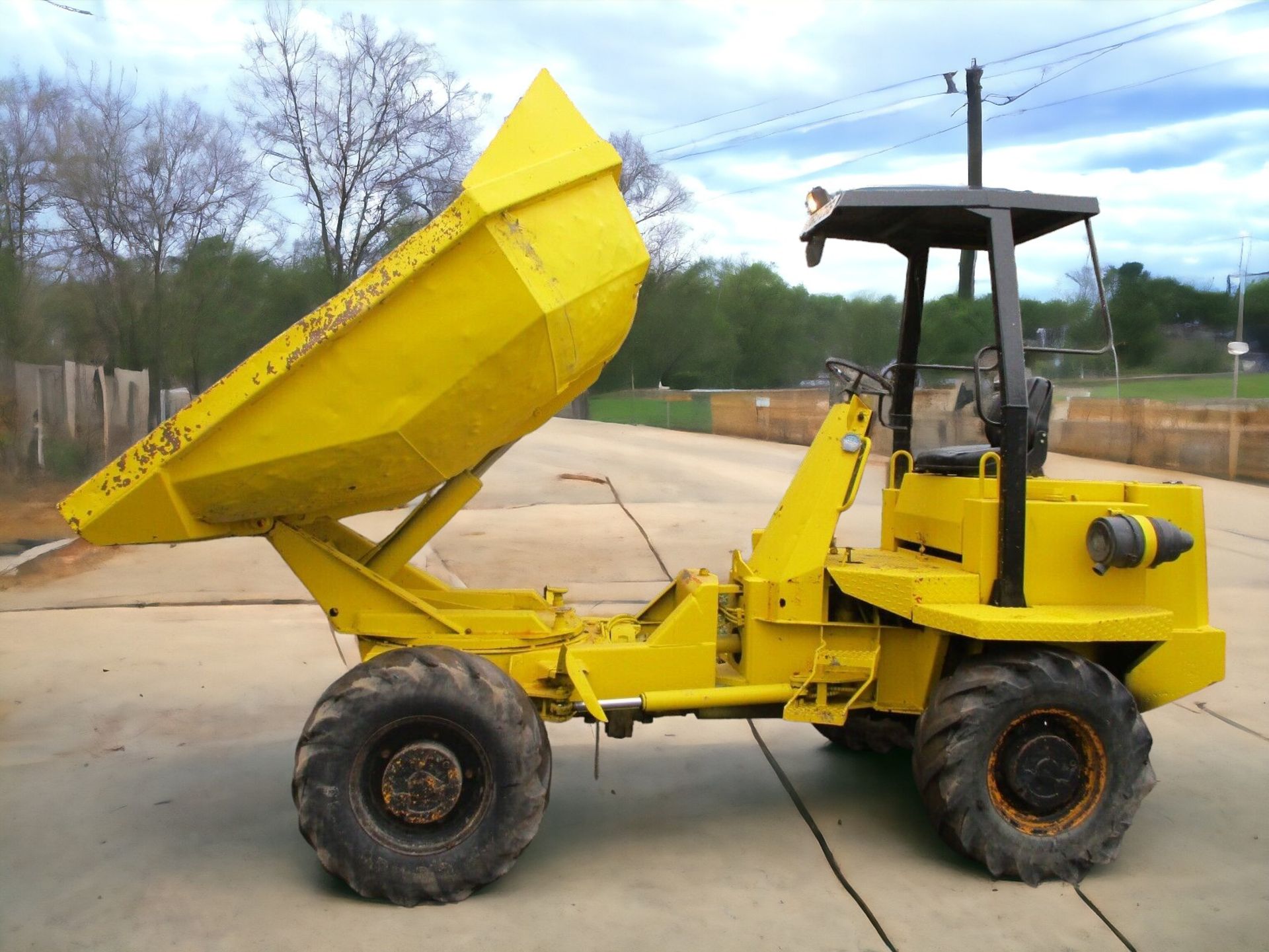 THWAITES 5-TON DUMPER WITH SWIVEL SKIP AND PERKINS ENGINE - Image 9 of 11