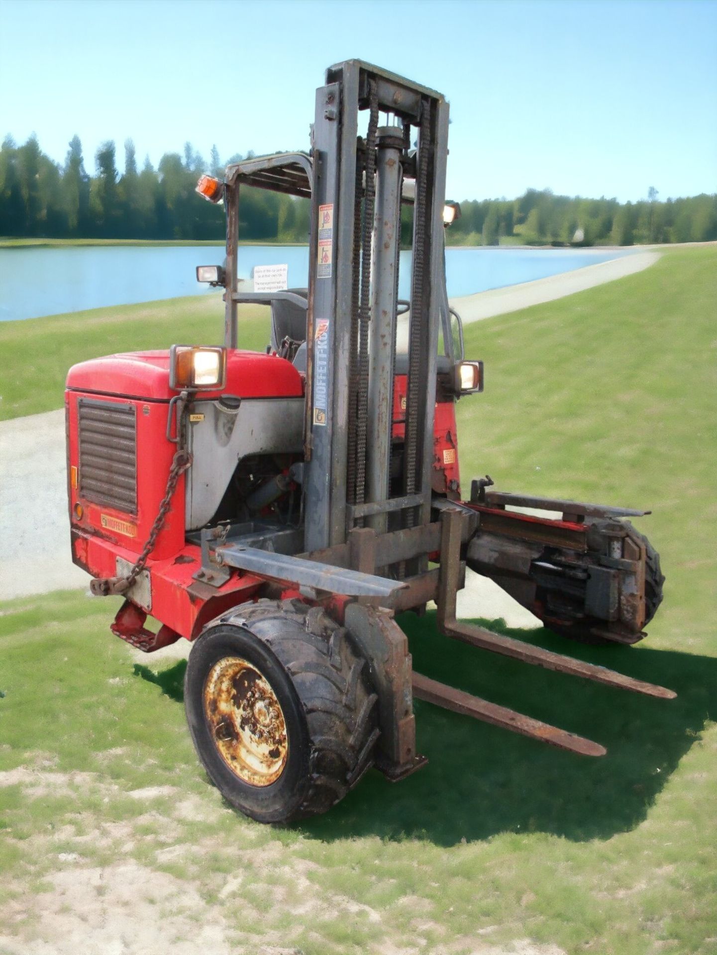 TERRAIN WITH THE MIGHTY MOFFETT MOUNTY M8 25.4 FORKLIFT - Image 3 of 14