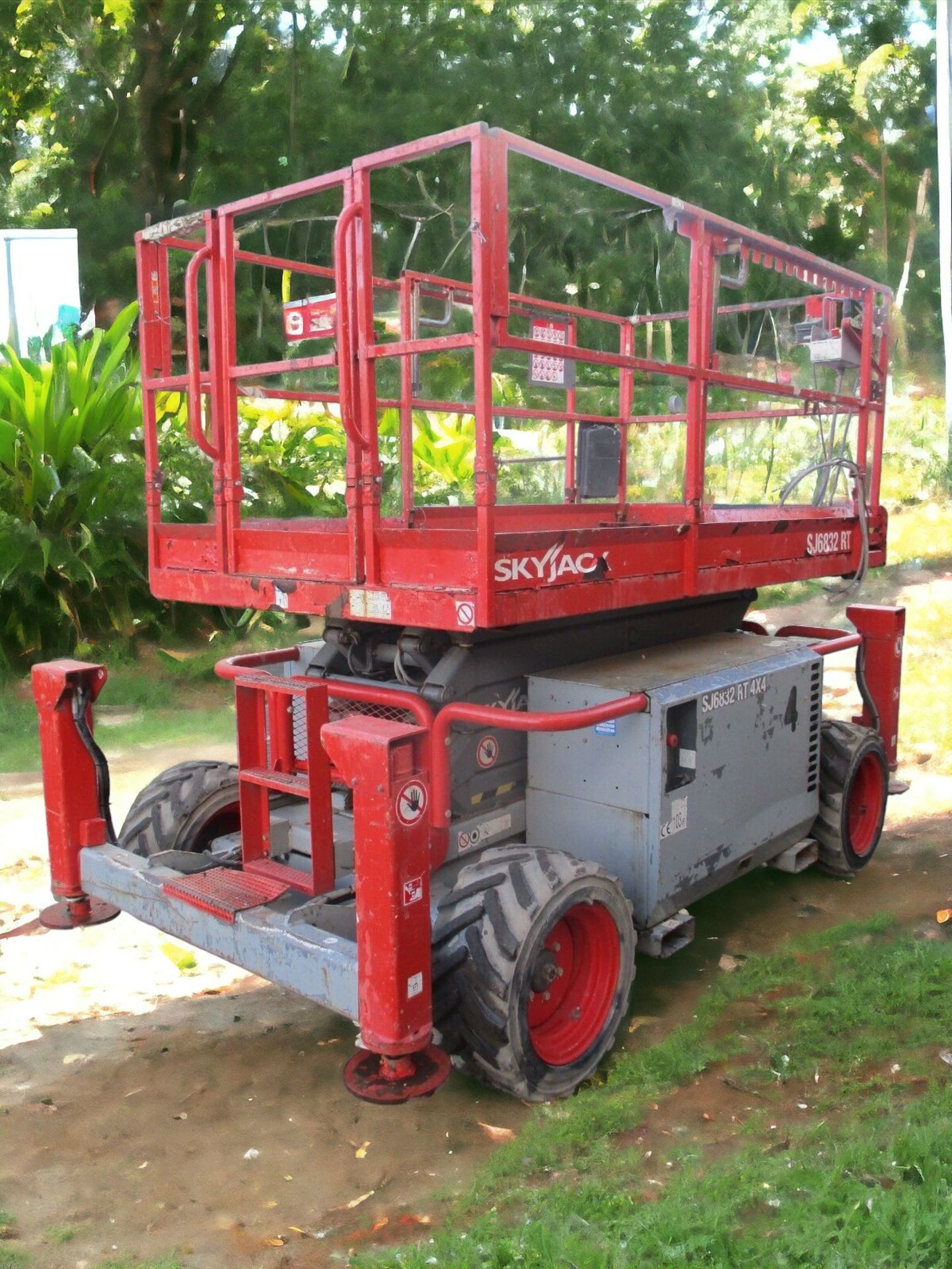 2015 SKYJACK SJ6832 SCISSOR LIFT POWER SOURCE: KUBOTA ENGINE - Image 10 of 13