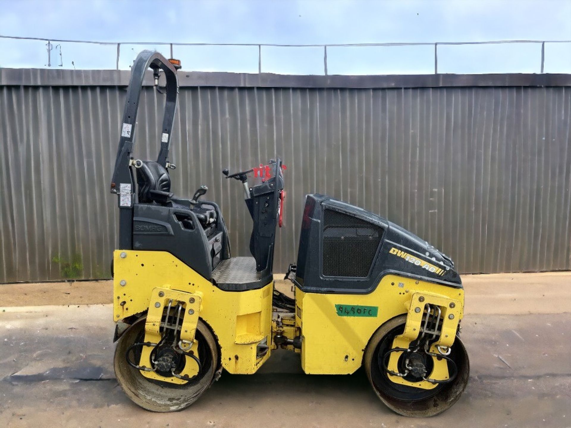 EFFICIENT AND RELIABLE 2014 BOMAG BW 120 AD-5 ROLLER - Image 6 of 11