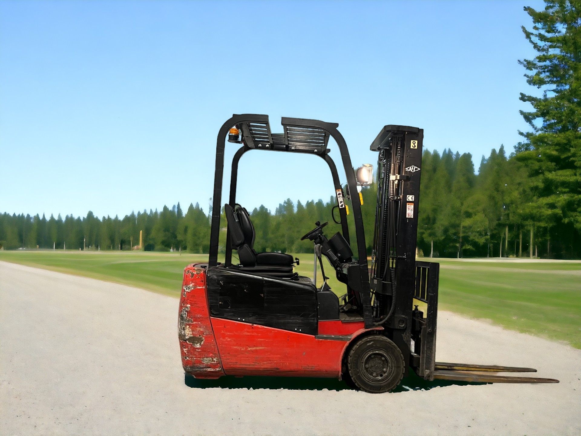 WHEEL FORKLIFT CPCD18J: RELIABLE PERFORMANCE FOR YOUR WAREHOUSE NEEDS **(INCLUDES CHARGER)** - Image 4 of 5