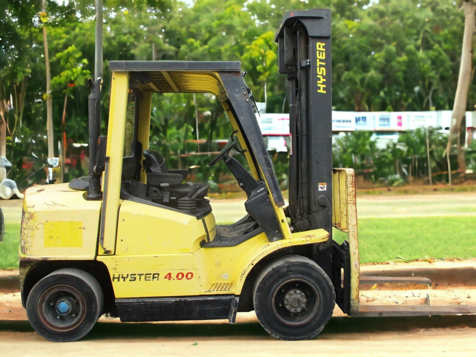 ROBUST HYSTER H4.00XM FORKLIFT - YOUR HEAVY LIFTING SOLUTION >>--NO VAT ON HAMMER--<< - Image 6 of 9